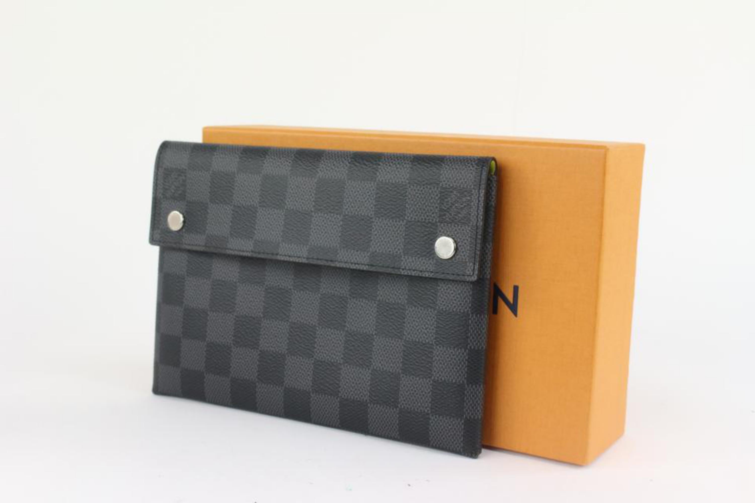 Louis Vuitton Damier Graphite Pochette Alpha MM Toiletry Pouch 1217lv27
Date Code/Serial Number: RA3119
Made In: France
Measurements: Length:  7.5