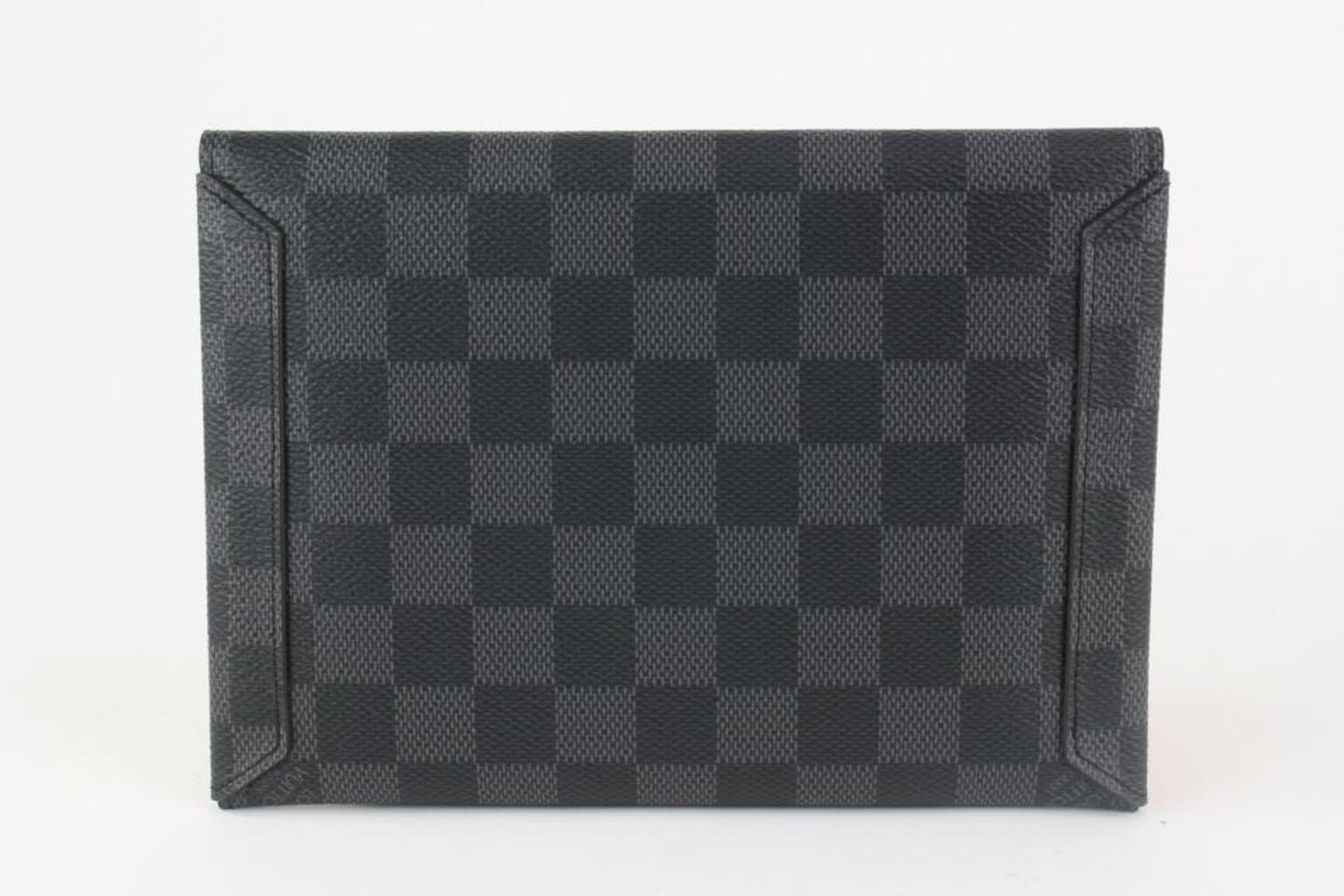 Louis Vuitton Damier Graphite Pochette Alpha MM Toiletry Pouch 1217lv27 In New Condition In Dix hills, NY