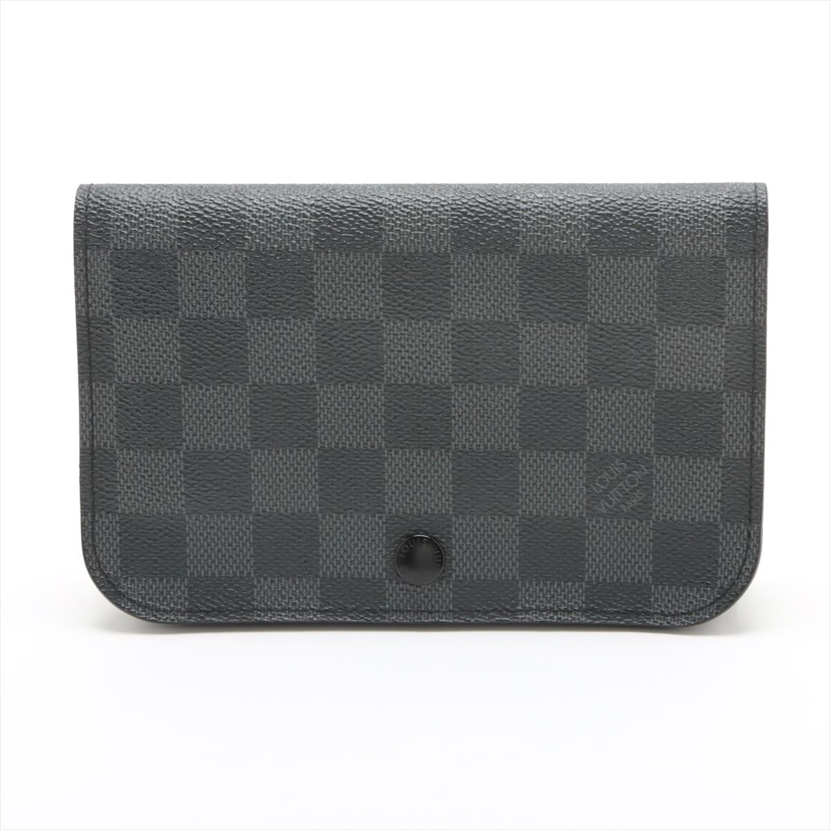 The Louis Vuitton Damier Graphite Pochette Homme is a sleek and contemporary accessory that combines practicality with modern style. Crafted with precision, the pouch features the iconic Damier Graphite canvas, offering a subtle and sophisticated