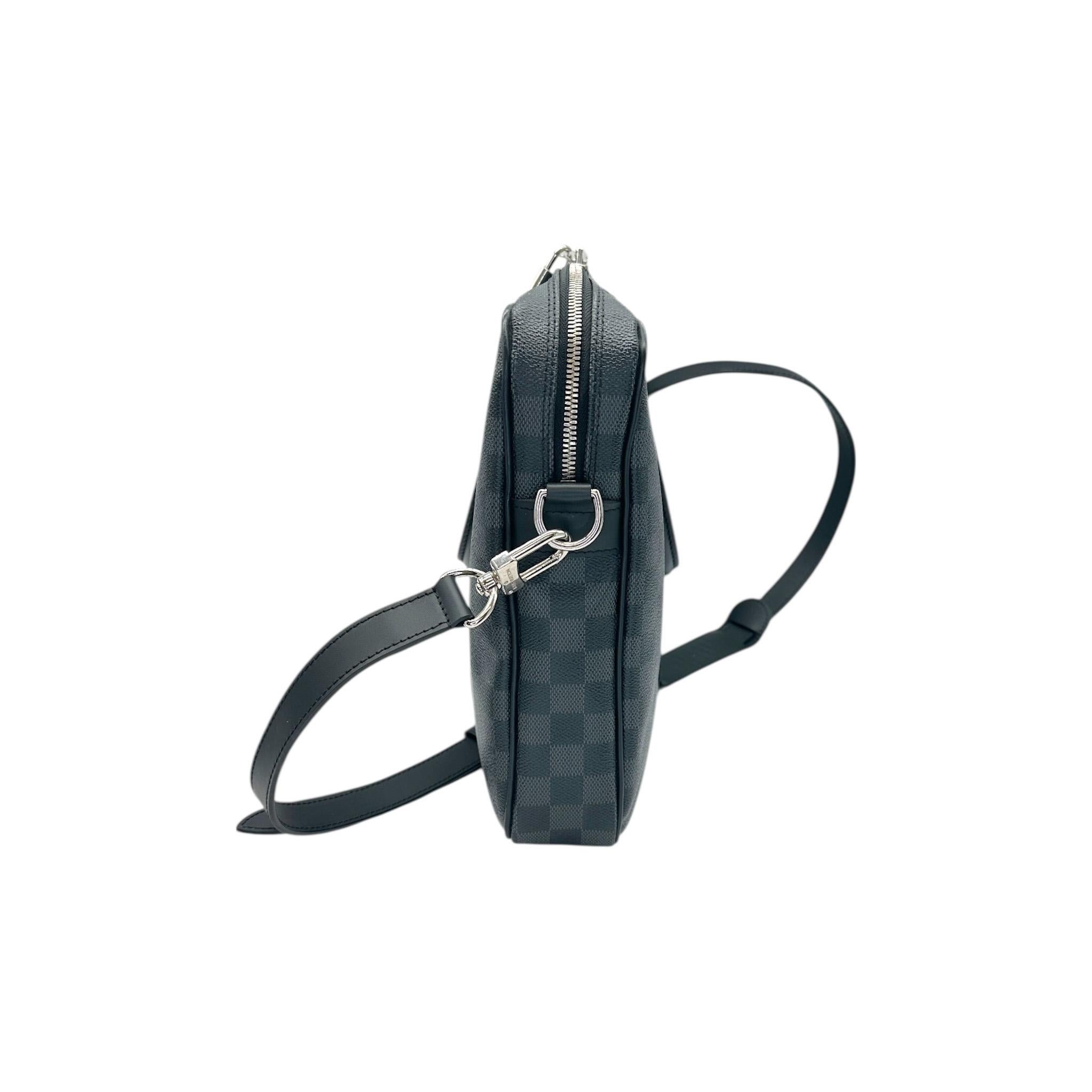 Gris Louis Vuitton Damier Graphite Porte Documents Voyage PM en vente