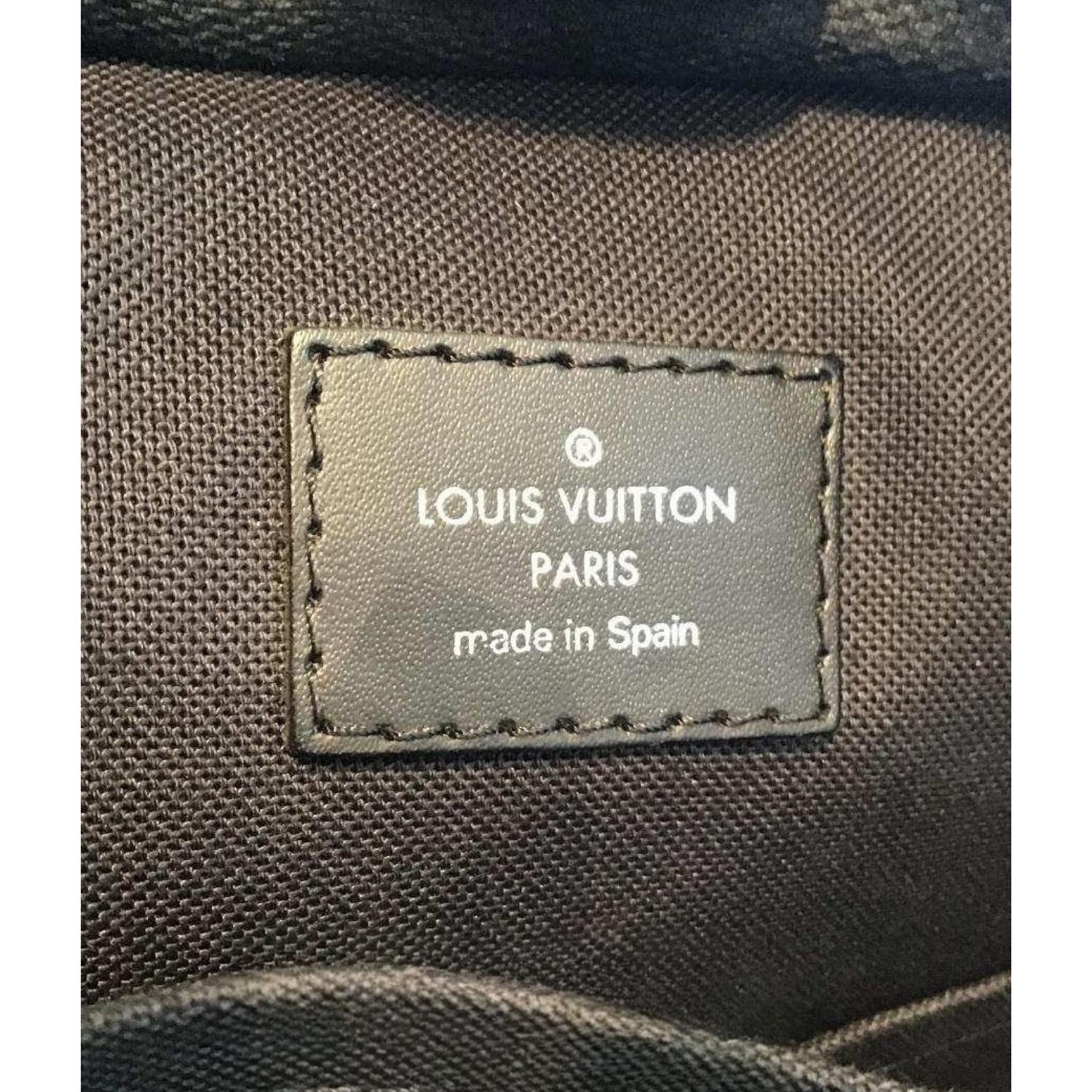 Louis Vuitton Damier Graphite Porte Documents Voyage PM en vente 1