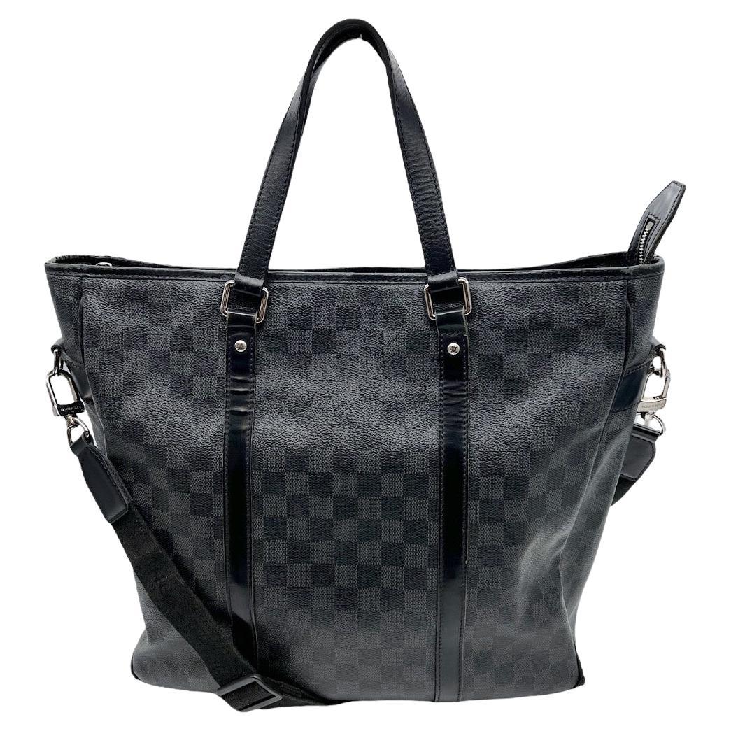 Sold at Auction: Louis Vuitton, Louis Vuitton Damier Graphite Tadao GM  Messenger Bag