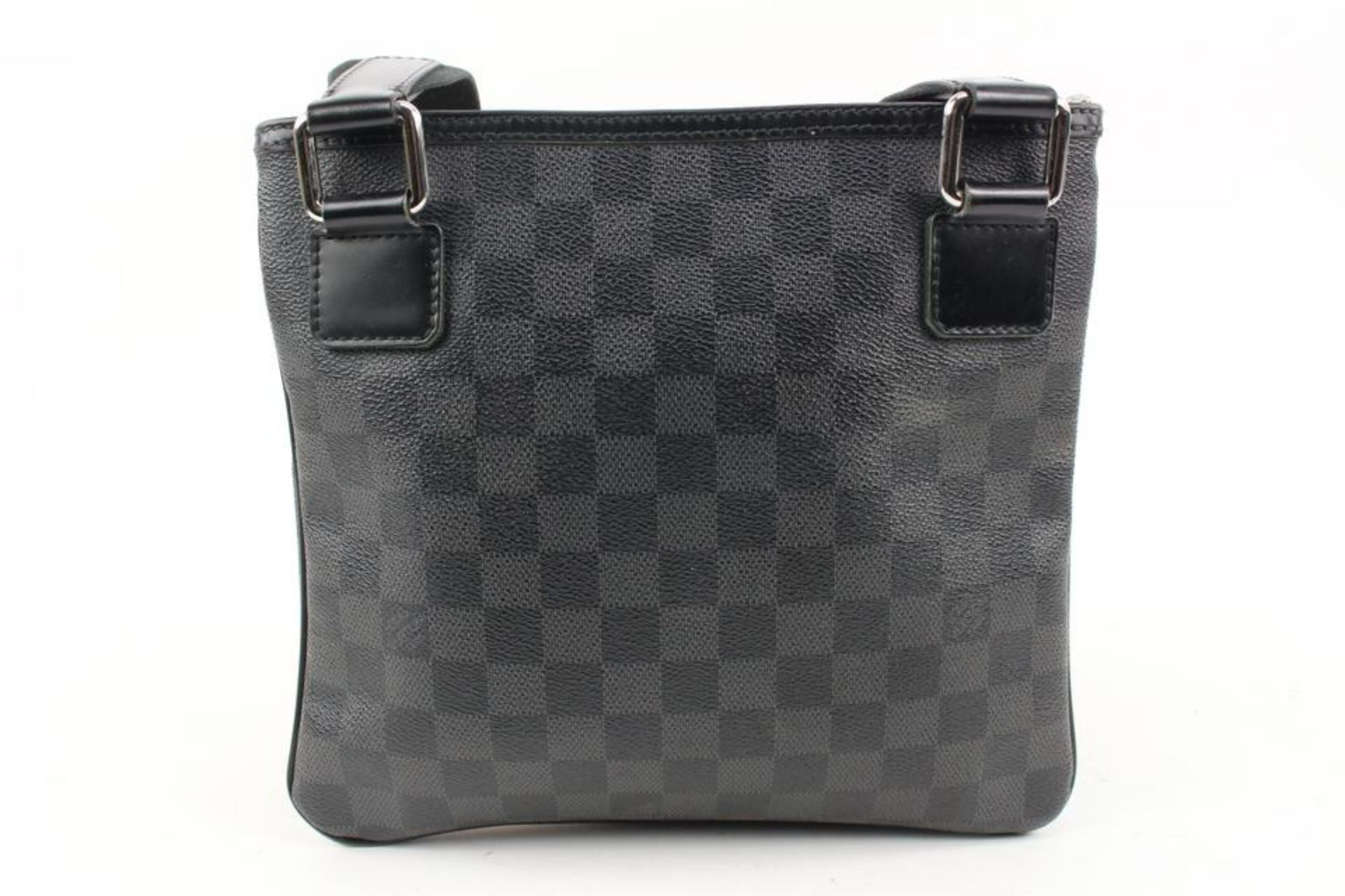 Louis Vuitton Damier Graphite Thomas Crossbody Bag s214lv75 In Good Condition In Dix hills, NY