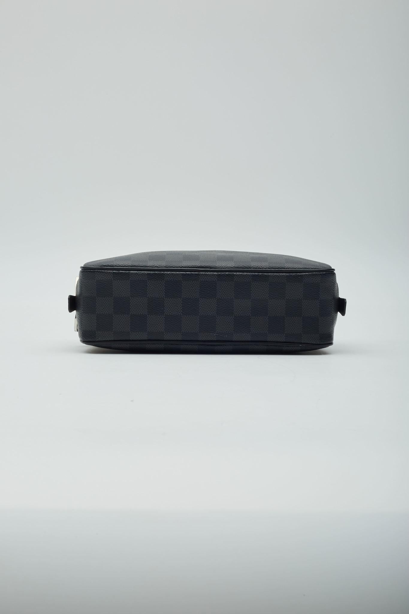 Louis Vuitton Damier Graphite Toilet Pouch GM Cosmetic Bag For Sale 2