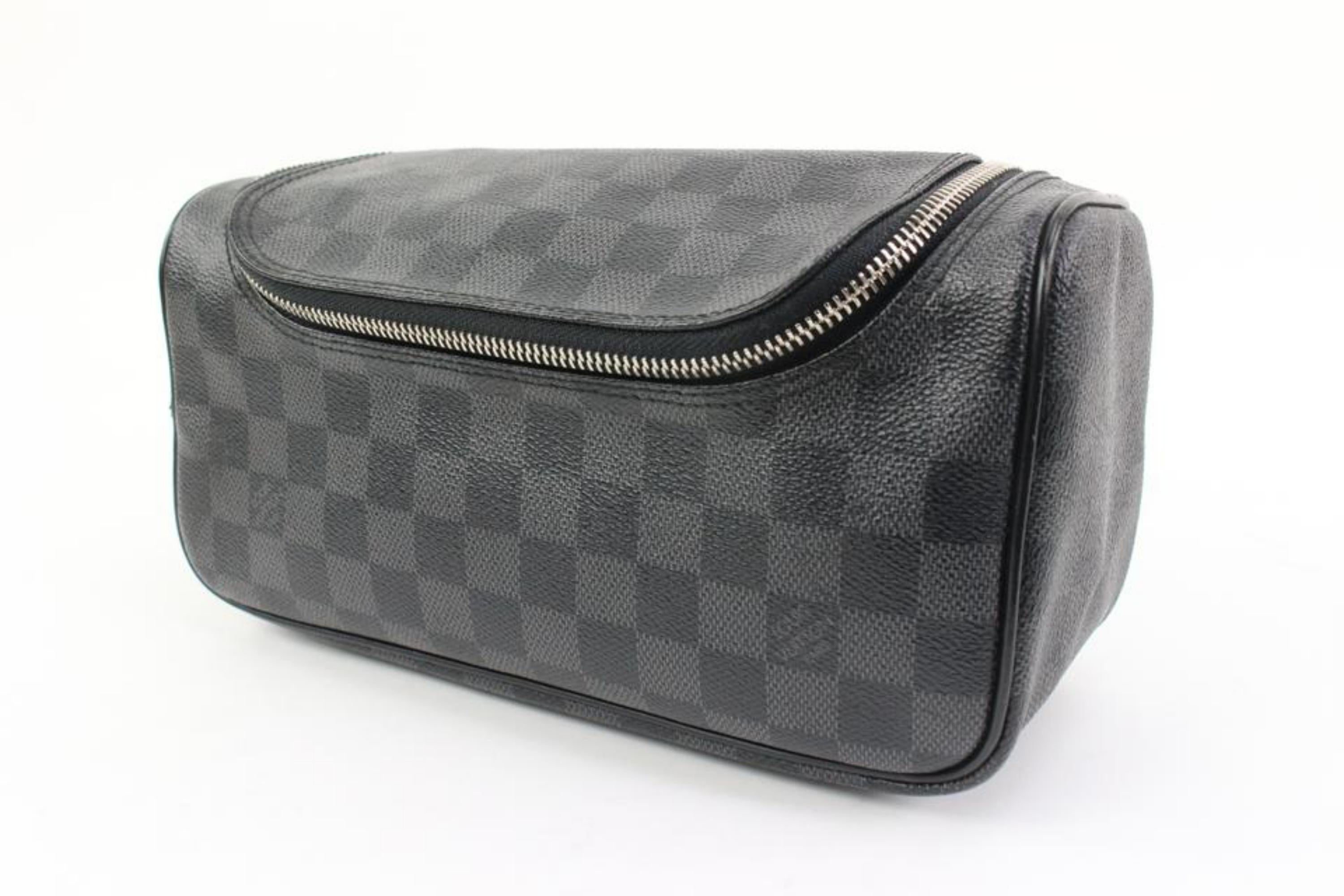 Louis Vuitton Damier Graphite Toiletry Pouch Cosmetic Case Travel Dopp 48lv314s
Date Code/Serial Number: BA2105
Made In: France
Measurements: Length:  9.75