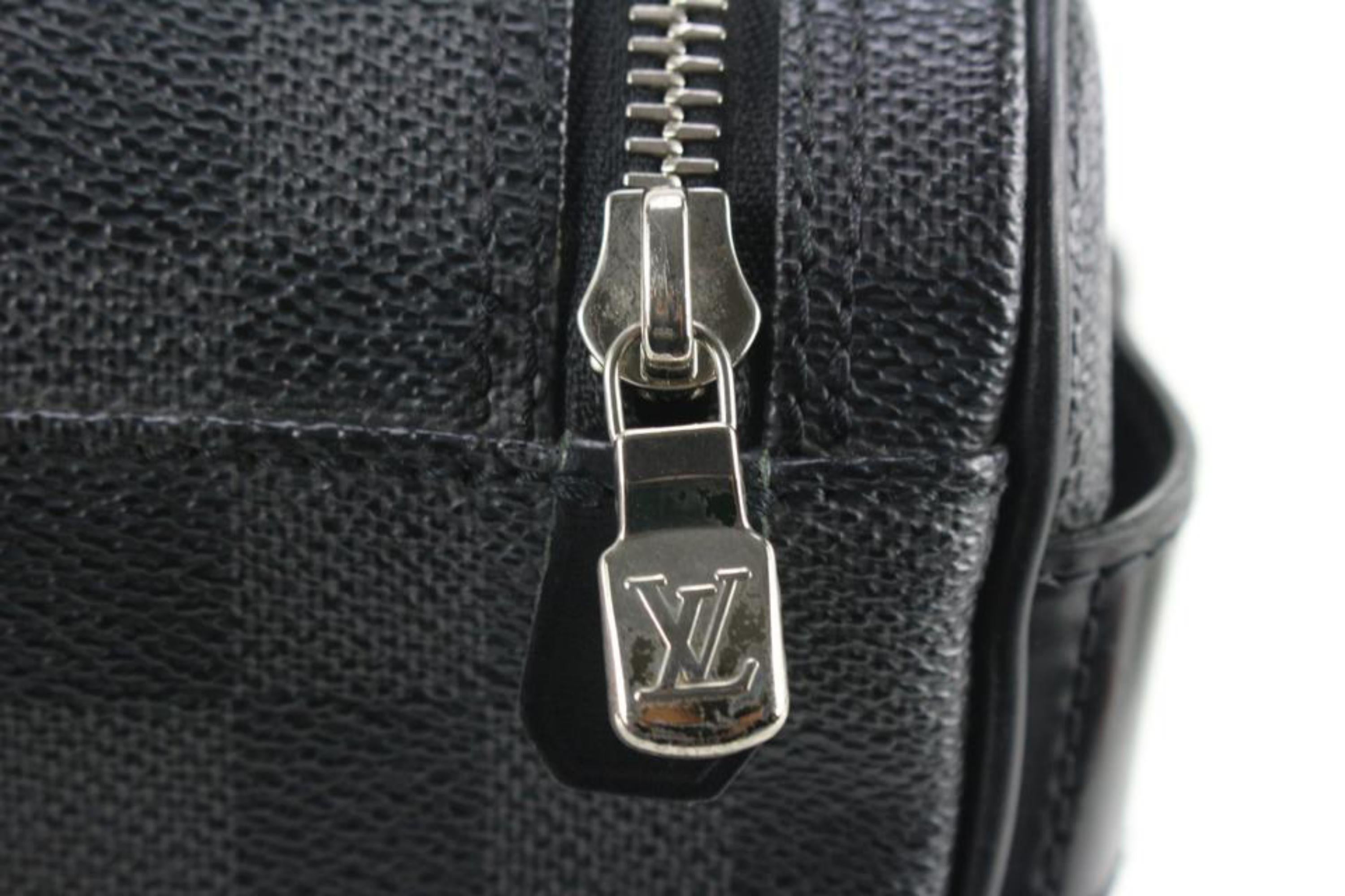 Louis Vuitton Damier Graphite Toiletry Pouch Dopp Kit 87lk819s In Good Condition In Dix hills, NY