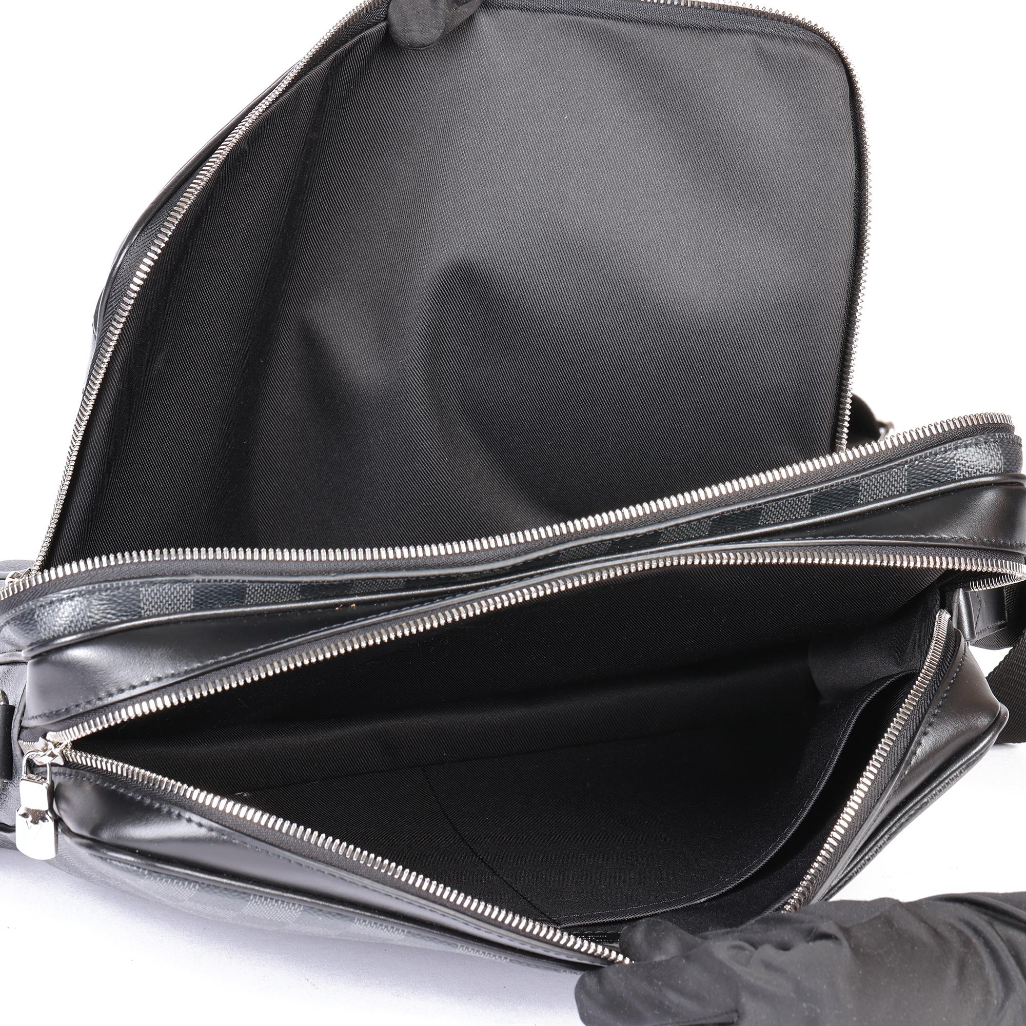 LOUIS VUITTON Damier Graphite Trocadero Messenger PM 3