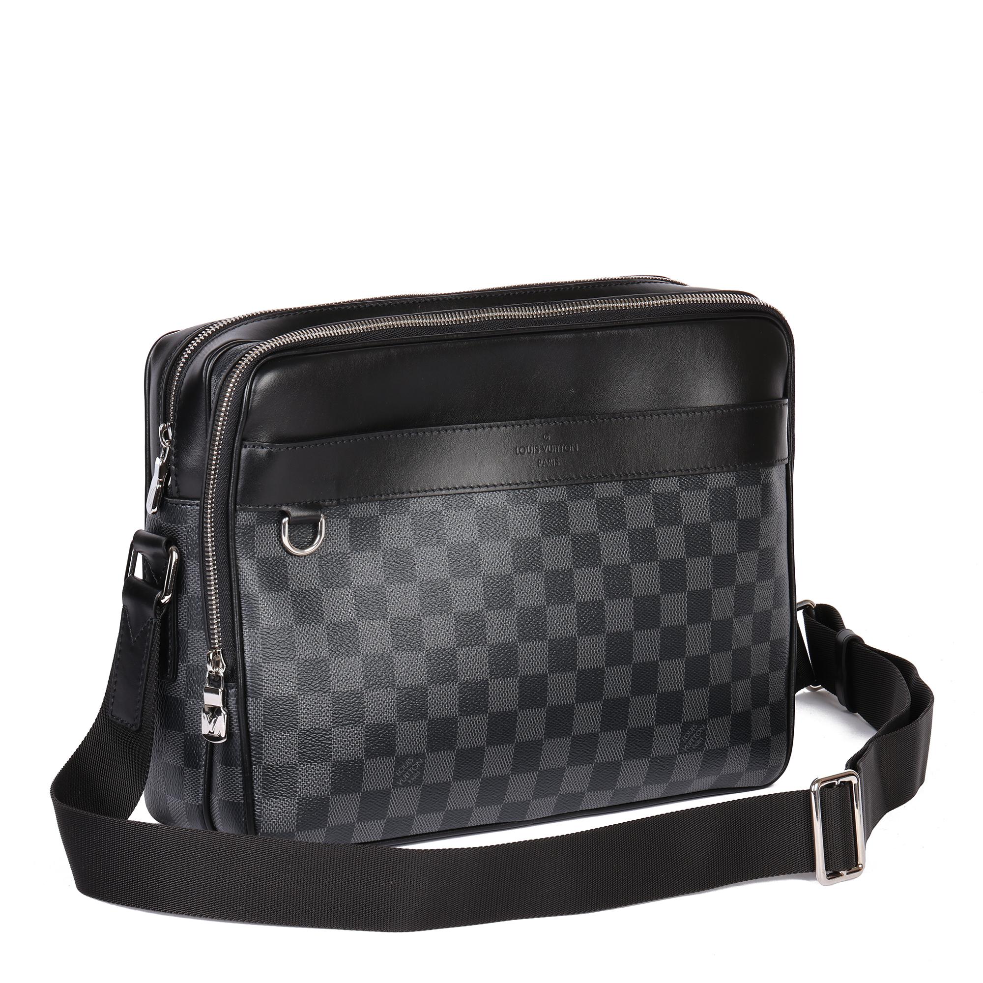 LOUIS VUITTON
Damier Graphite Coated Canvas & Black Calfskin Leather Trocadero Messenger PM

Serial Number: CA4189
Age (Circa): 2019
Accompanied By: Louis Vuitton Dust Bag
Authenticity Details: Date Stamp (Made in Spain)
Gender: Gents
Type: