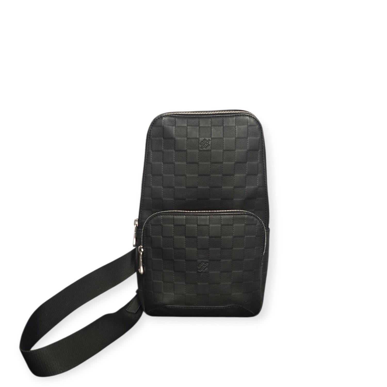 Noir Louis Vuitton Damier Infini Avenue Sling Bag Onyx en vente