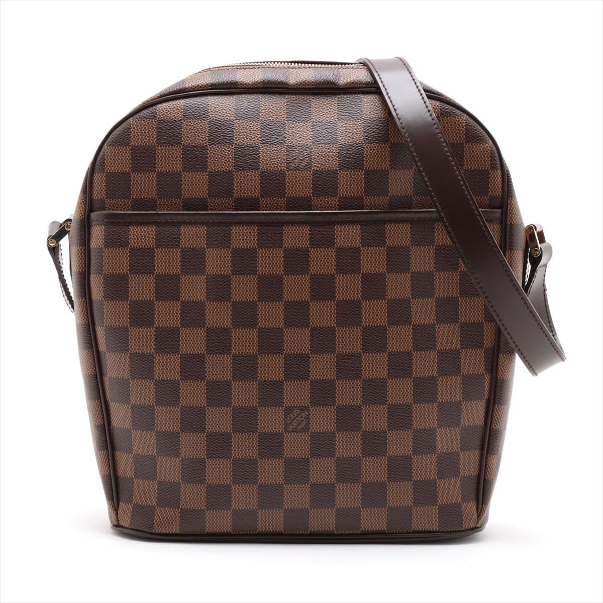 *will ship about 3/10

The Louis Vuitton Damier Ipanema GM is a stylish and practical crossbody bag designed for everyday elegance. Crafted from the signature Damier Ebene canvas, it features a structured yet lightweight silhouette with smooth