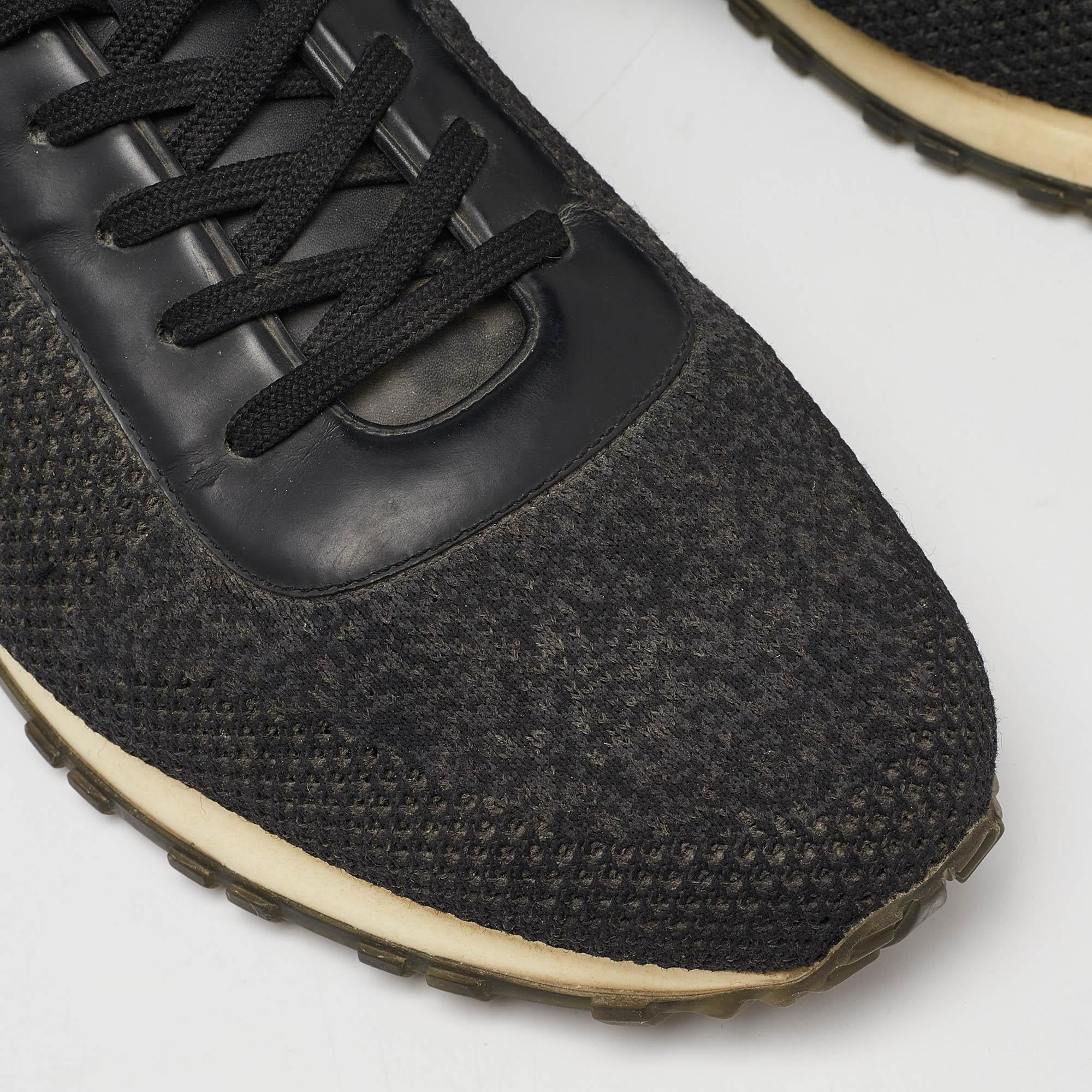 Louis Vuitton - Baskets basses Run Away en tricot damier et cuir, taille 44 3