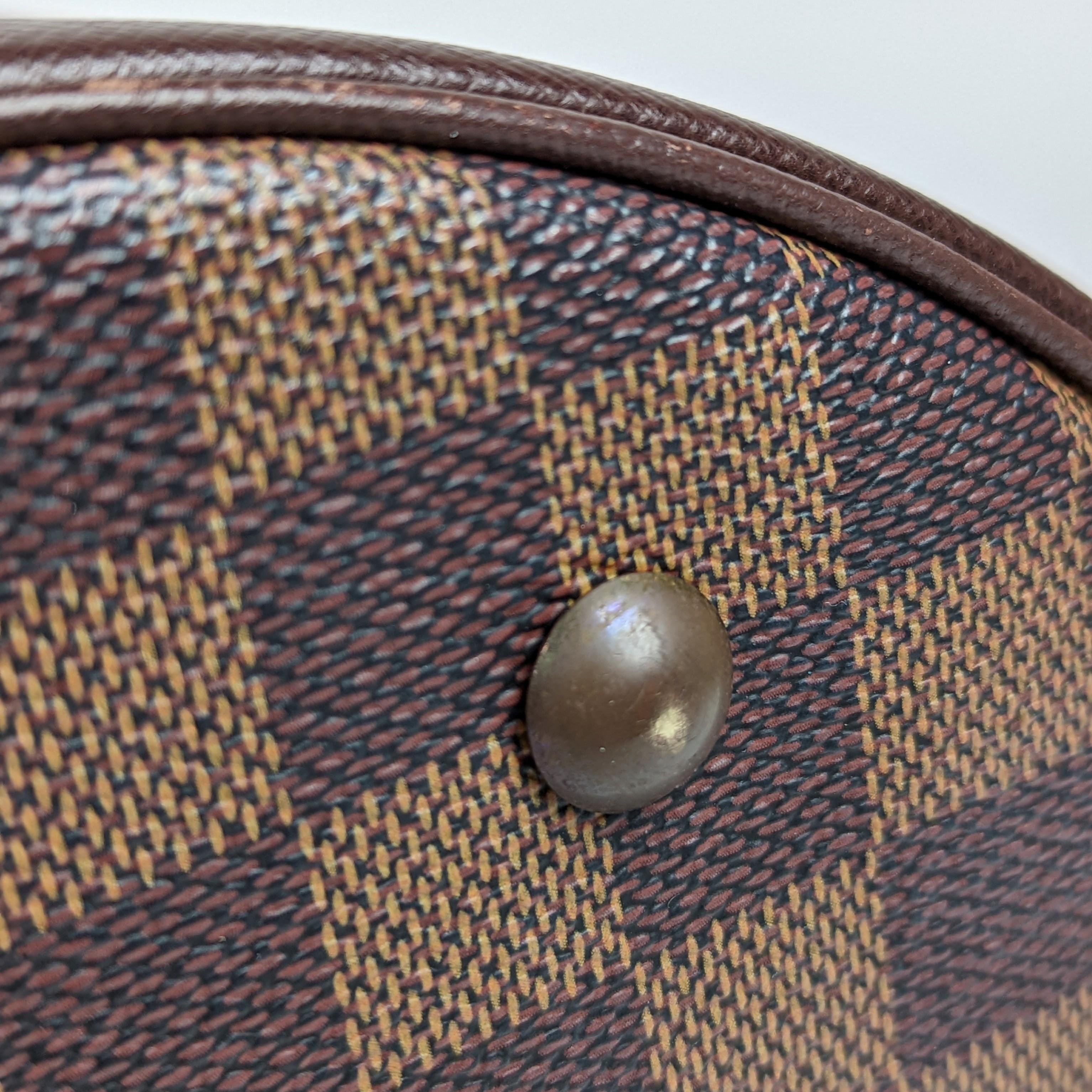Louis Vuitton Damier Marais Bucket Bag in Leather 10