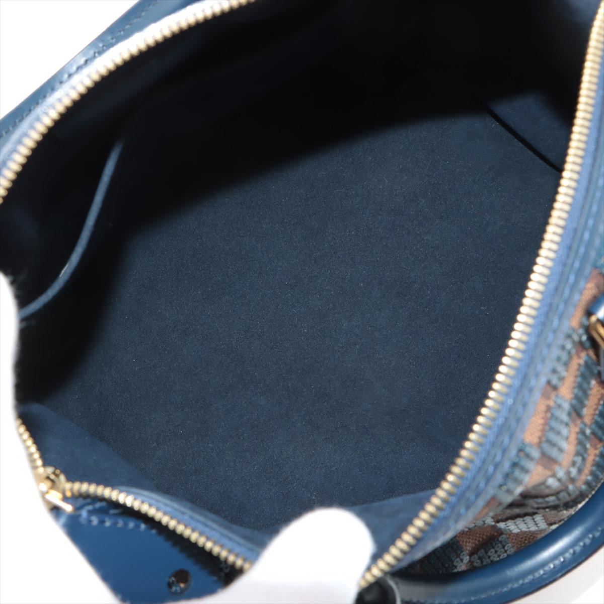 Erweitern Sie Ihre Garderobe mit der LOUIS VUITTON Damier Paillettes Speedy 30. Diese kultige Speedy-Tasche ist mit atemberaubenden marineblauen Pailletten auf dem zeitlosen Damier-Canvas der Marke verziert - die 30 steht für die Breite der Tasche