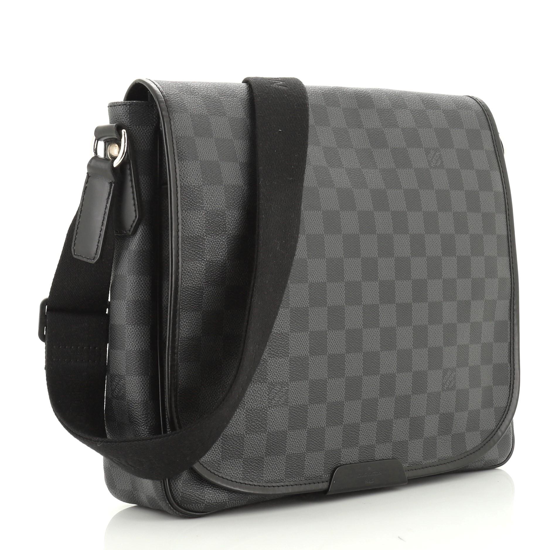 LOUIS VUITTON Daniel MM Damier Graphite Messenger Bag