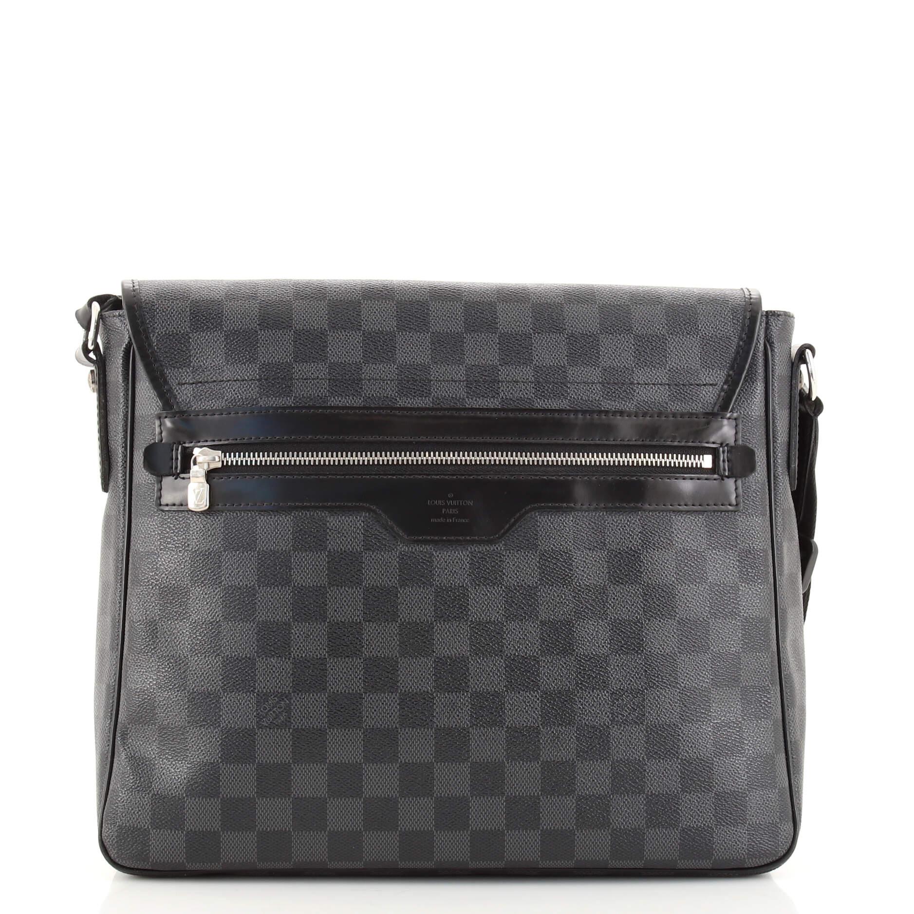 Louis Vuitton Daniel Messenger Bag Damier Graphite MM at 1stDibs