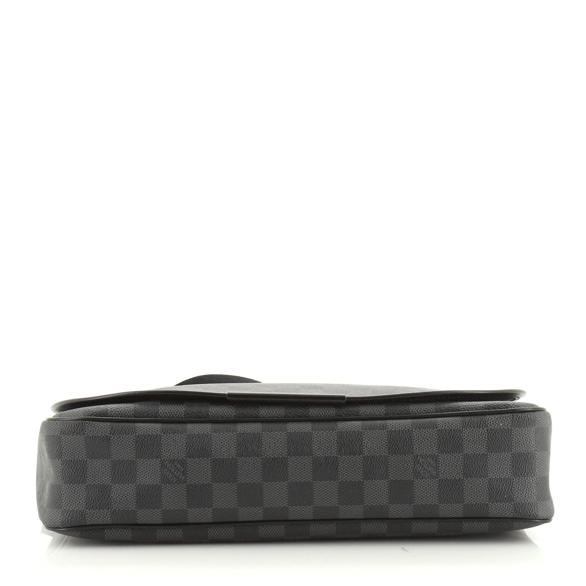Louis Vuitton Daniel Messenger Bag Damier Graphite MM In Good Condition In NY, NY