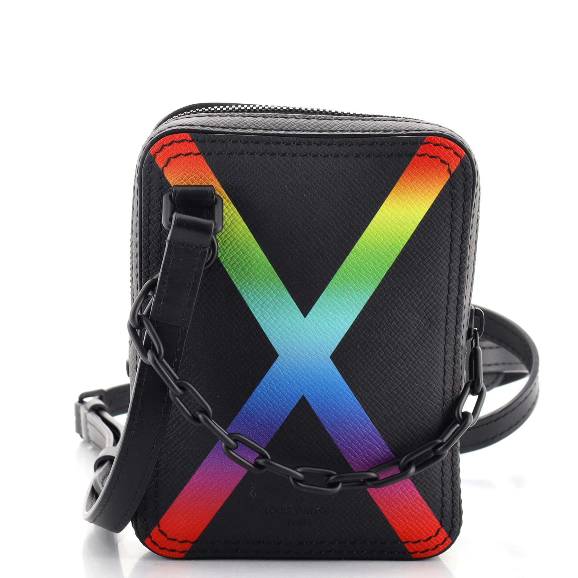 Louis Vuitton Danube Messenger Bag Regenbogen Taiga Leder im Zustand „Gut“ in NY, NY