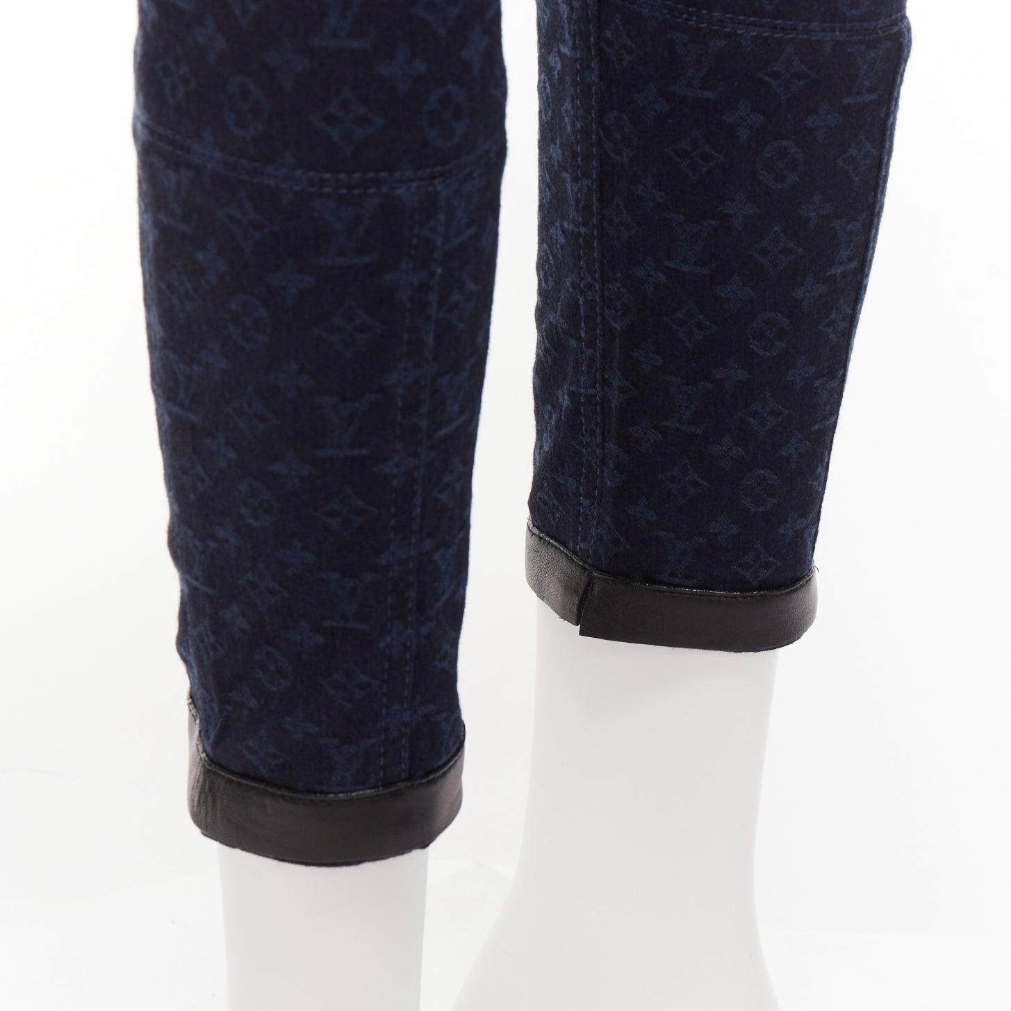 LOUIS VUITTON dark blue LV monogram black leather trim skinny jeans FR34 XS
Reference: YIKK/A00086
Brand: Louis Vuitton
Material: Cotton, Blend, Leather
Color: Blue, Black
Pattern: Monogram
Closure: Zip Fly
Extra Details: Logo button. Leather trim