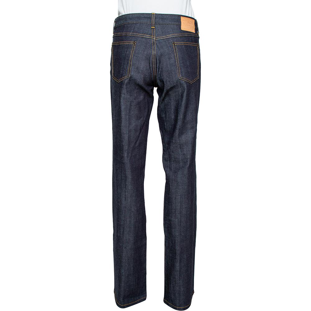 These dark blue denim jeans from Louis Vuitton are perfect to enhance your style. The jeans are made of cotton into a bootcut silhouette and are designed with contrasting stitch detailing. They flaunt a button-zip fastening at the front along with