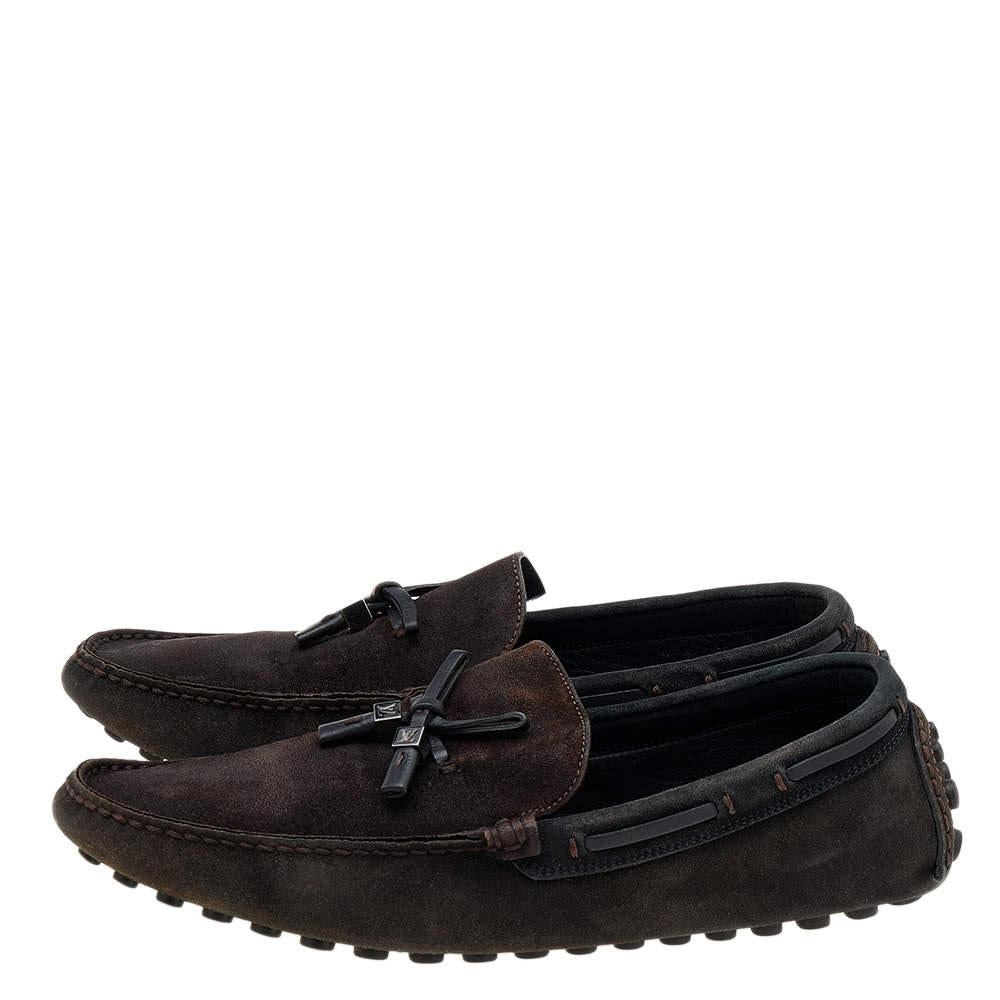 If you are on the lookout for a pair of snug shoes, we think this Louis Vuitton creation will be a fine choice. Crafted from suede into a lovely shape, this pair of loafers brings a blend of luxury and comfort. The shoes are enhanced with a leather