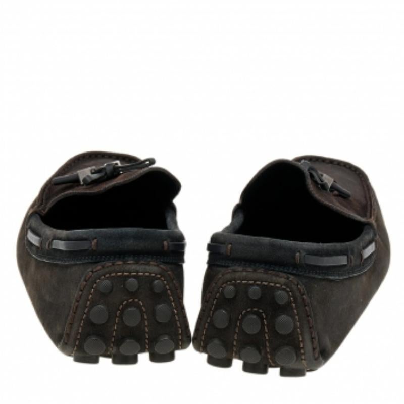 Louis Vuitton Dark Brown/Black Suede & Leather Logo Bow Slip On Loafers Size 43 In Fair Condition For Sale In Dubai, Al Qouz 2
