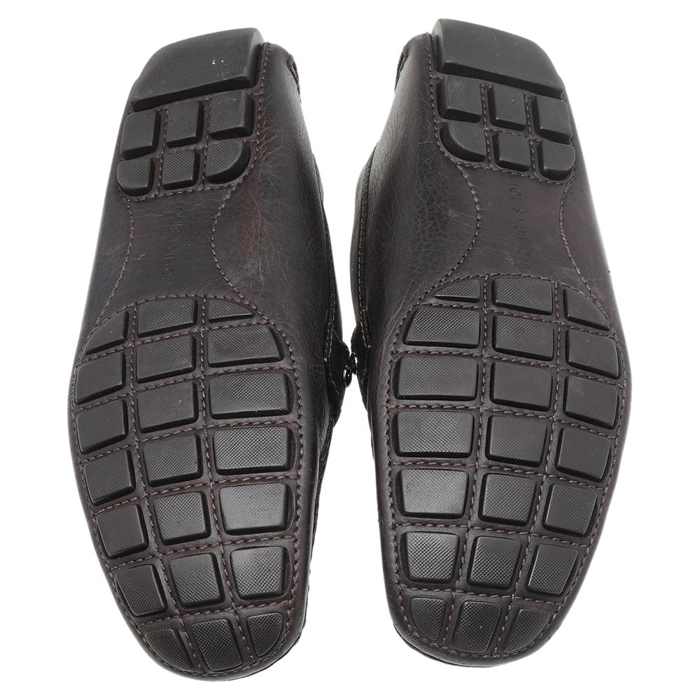 Look sharp and neat with this pair of Monte Carlo loafers from Louis Vuitton. They have been crafted from dark brown leather and designed with the art of fine stitching and the signature LV on the uppers. The pair is complete with comfortable