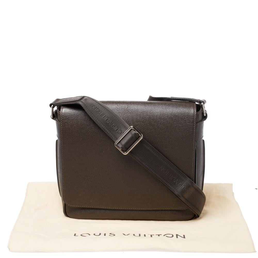 Louis Vuitton Dark Brown Taiga Leather Roman PM Bag For Sale 4