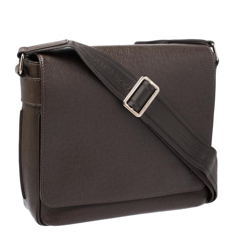 Brown Louis Vuitton Taiga Roman PM Crossbody Bag – Designer Revival