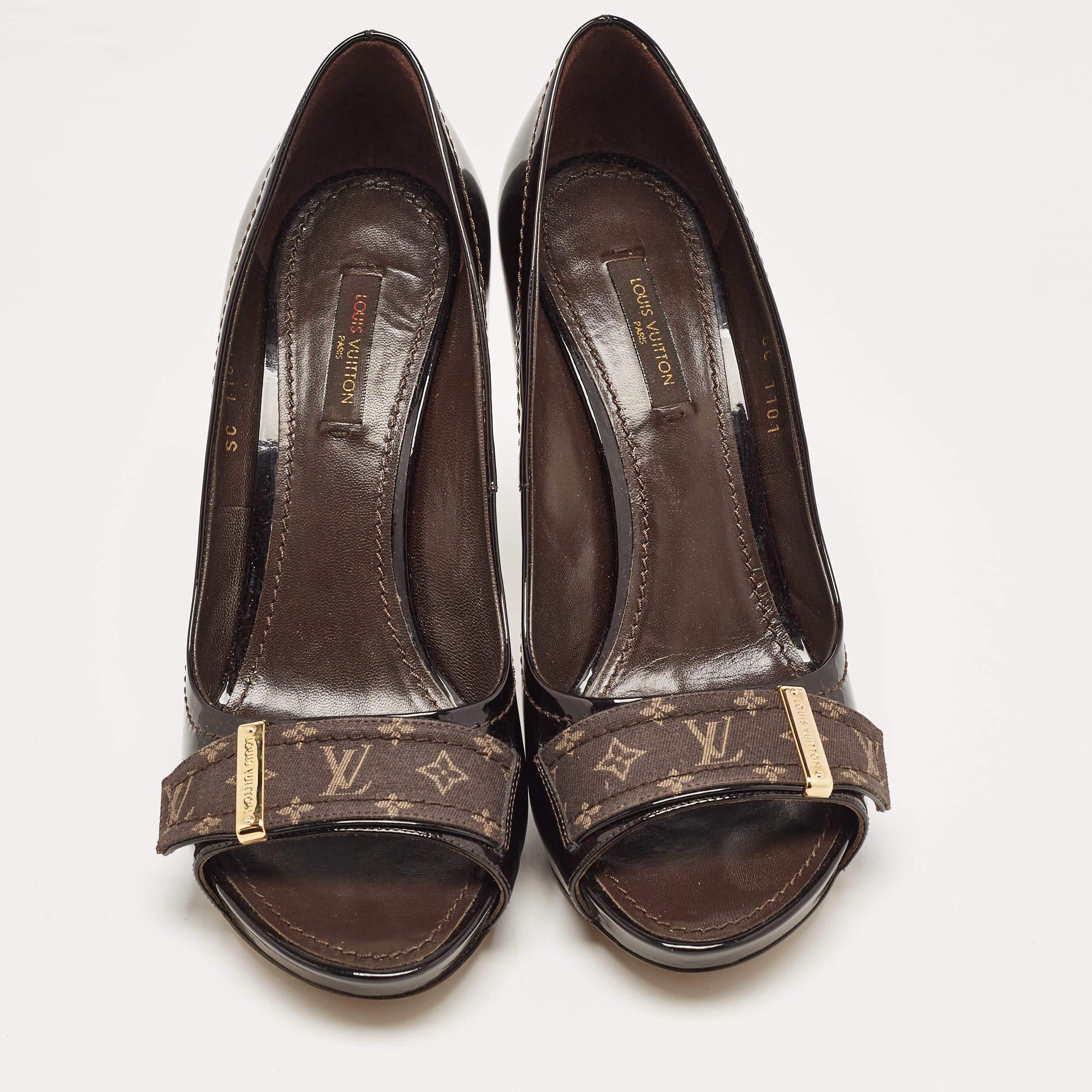 Women's Louis Vuitton Dark Burgundy Patent Leather Open Toe Pumps Size 37.5 For Sale