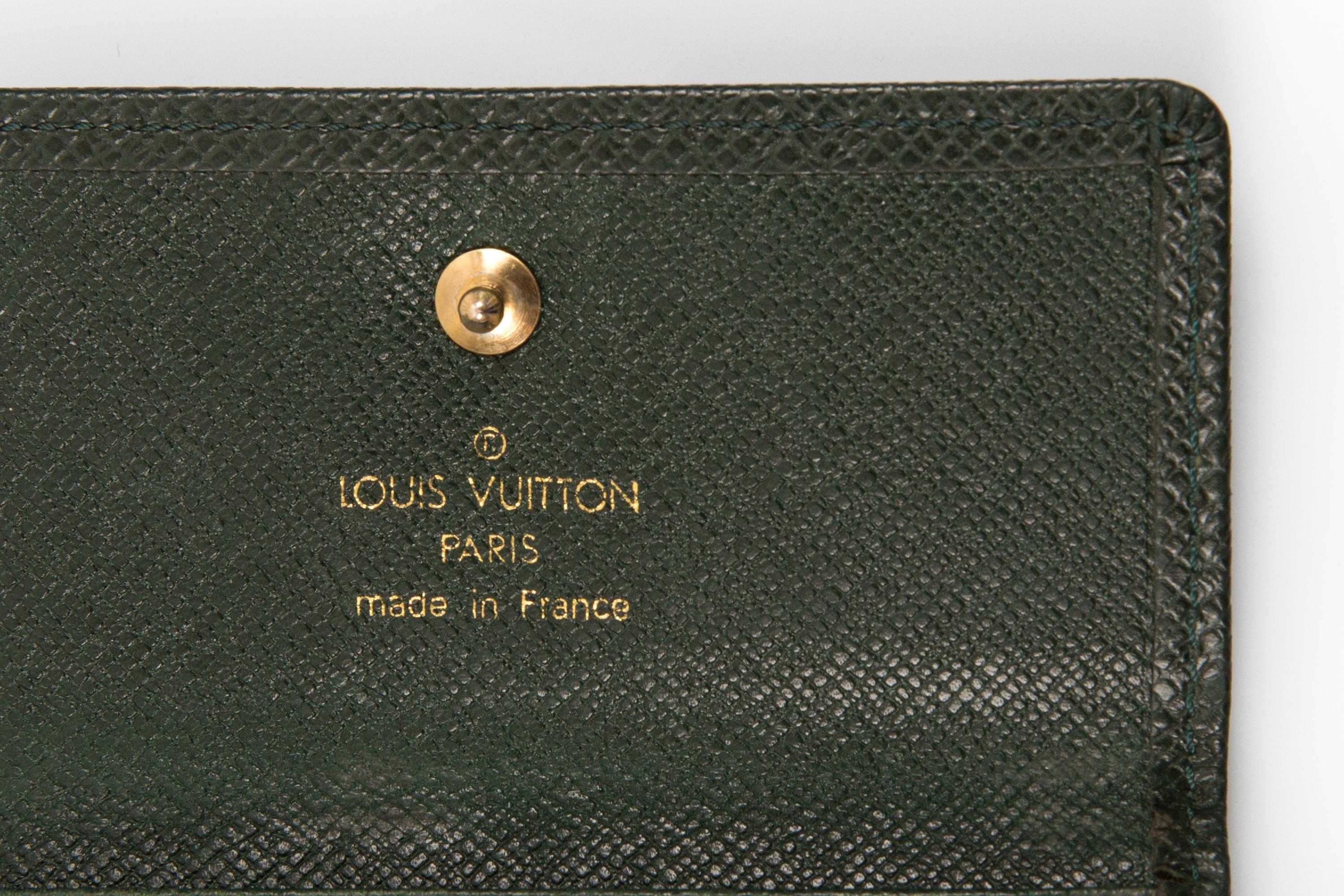 Étui à clés à quatre crochets en cuir vert foncé de Louis Vuitton en vente 1
