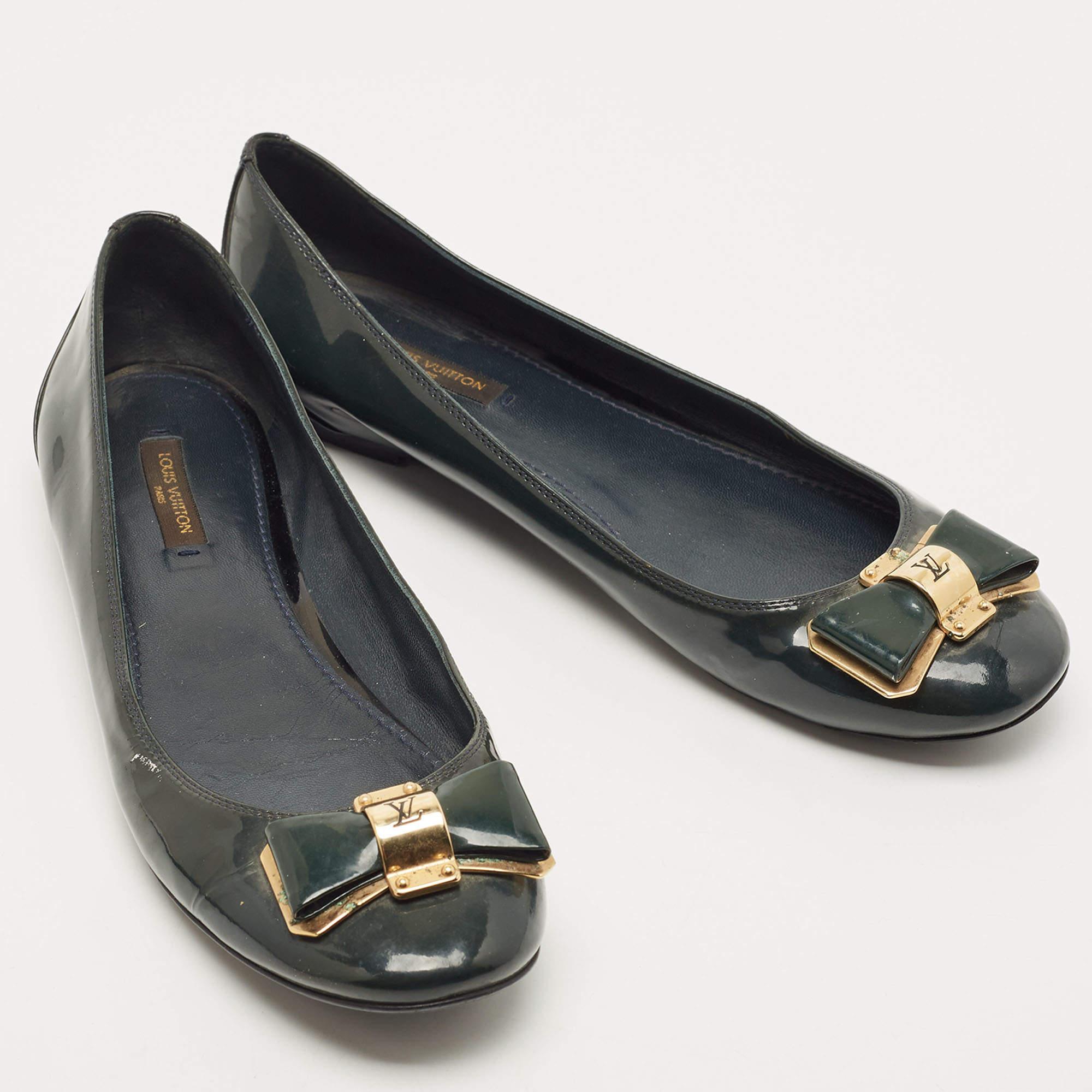 Louis Vuitton Dark Green Patent Leather Ballet Flats Size 38.5 In Fair Condition In Dubai, Al Qouz 2