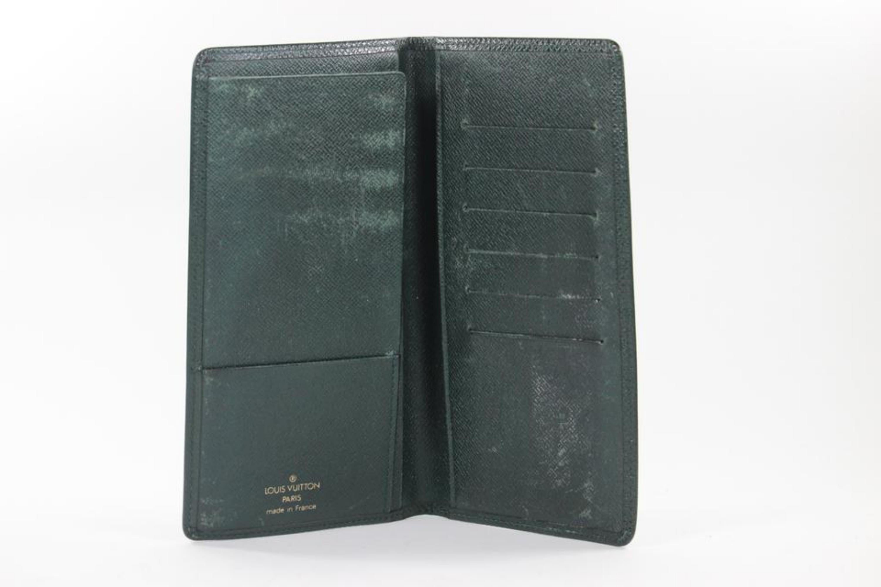 Louis Vuitton Dark Green Taiga Leather Brazza Wallet Long Card Holder 16lv1103 For Sale 3