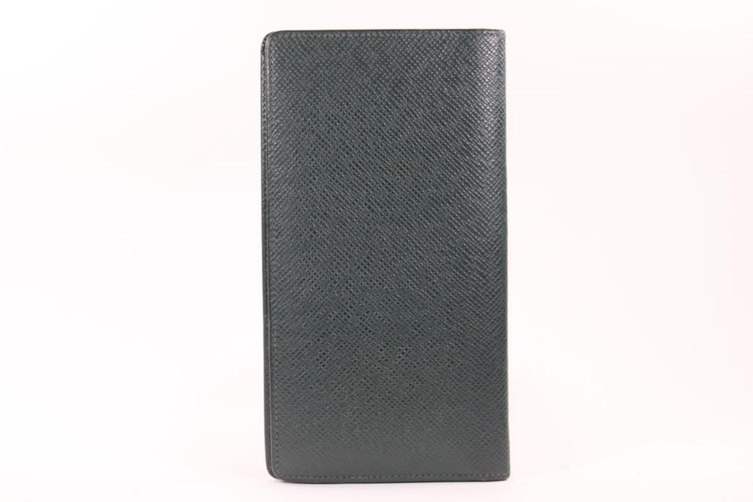 Women's Louis Vuitton Dark Green Taiga Leather Brazza Wallet Long Card Holder 16lv1103 For Sale