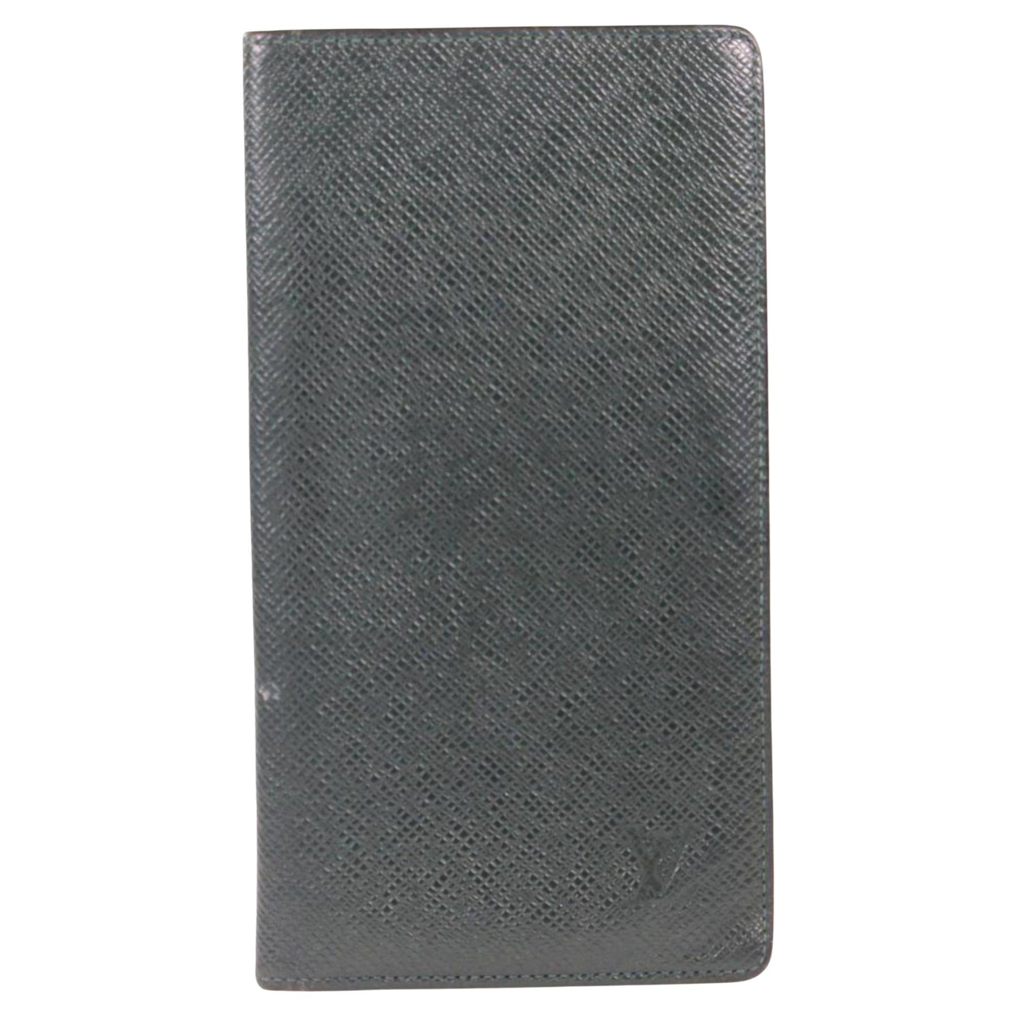 Louis Vuitton Dark Green Taiga Leather Brazza Wallet Long Card Holder 16lv1103 For Sale