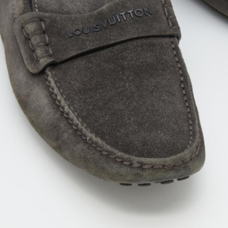 Louis Vuitton - Mocassins en daim gris foncé, taille 43 Pour hommes en vente