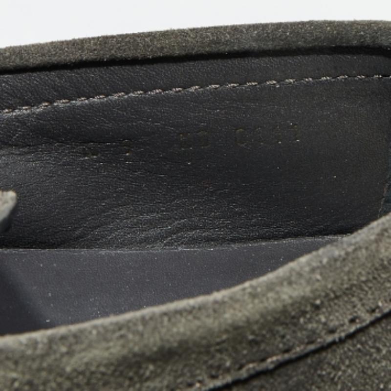 Louis Vuitton - Mocassins en daim gris foncé, taille 43 en vente 3