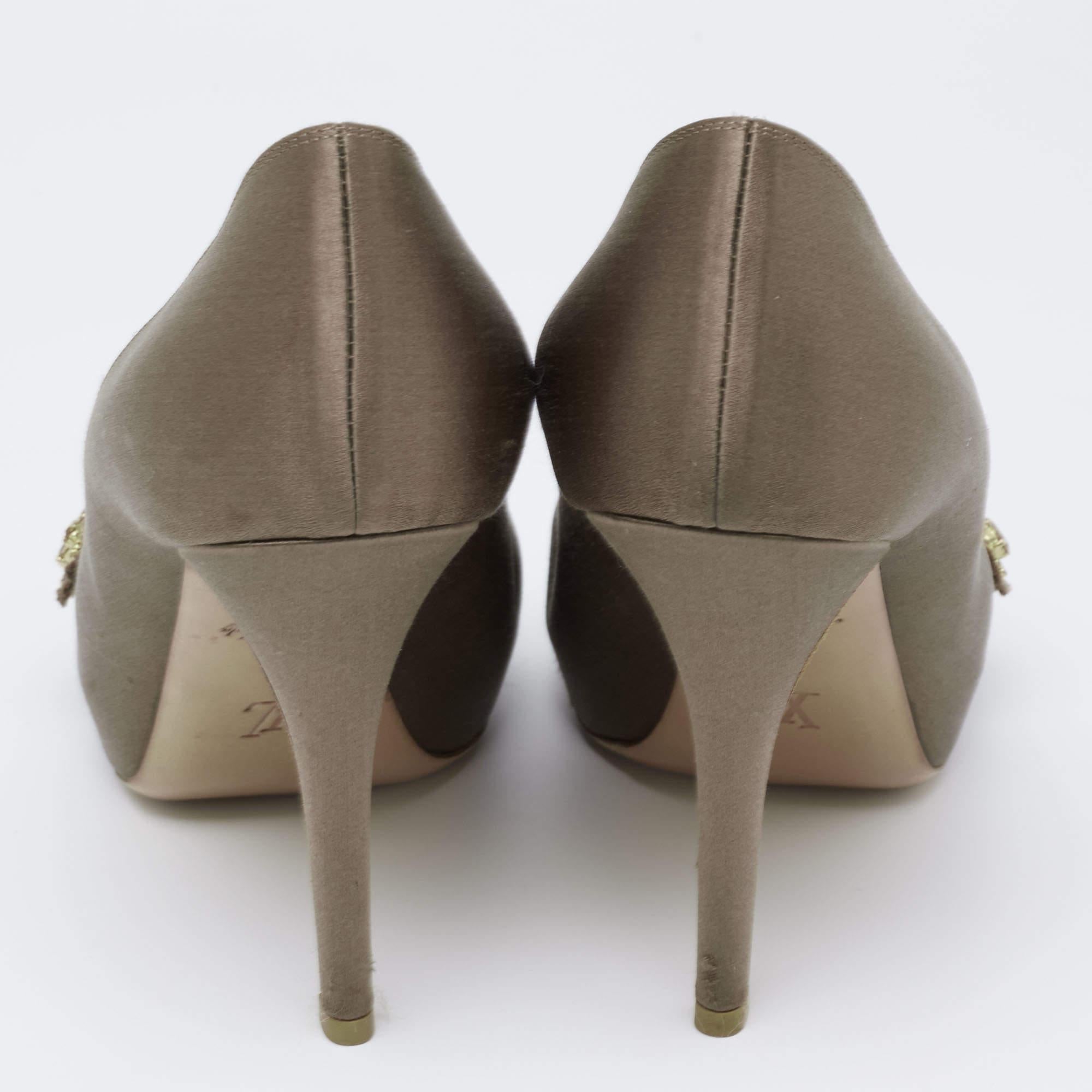 Gray Louis Vuitton Dark Olive Green Satin Athen Open-Toe Pumps Size 38 For Sale