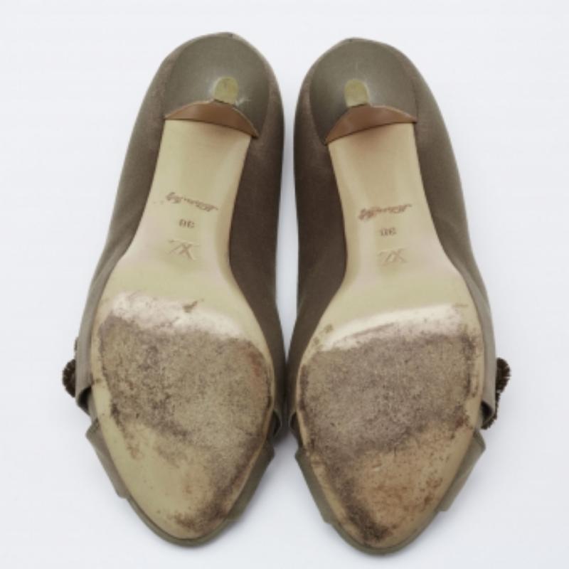 Louis Vuitton Dark Olive Green Satin Athen Open-Toe Pumps Size 38 For Sale 3