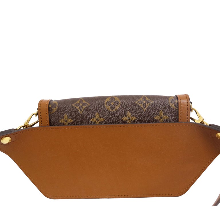 Louis Vuitton Dauphine Monogram Belt Bag For Sale 2