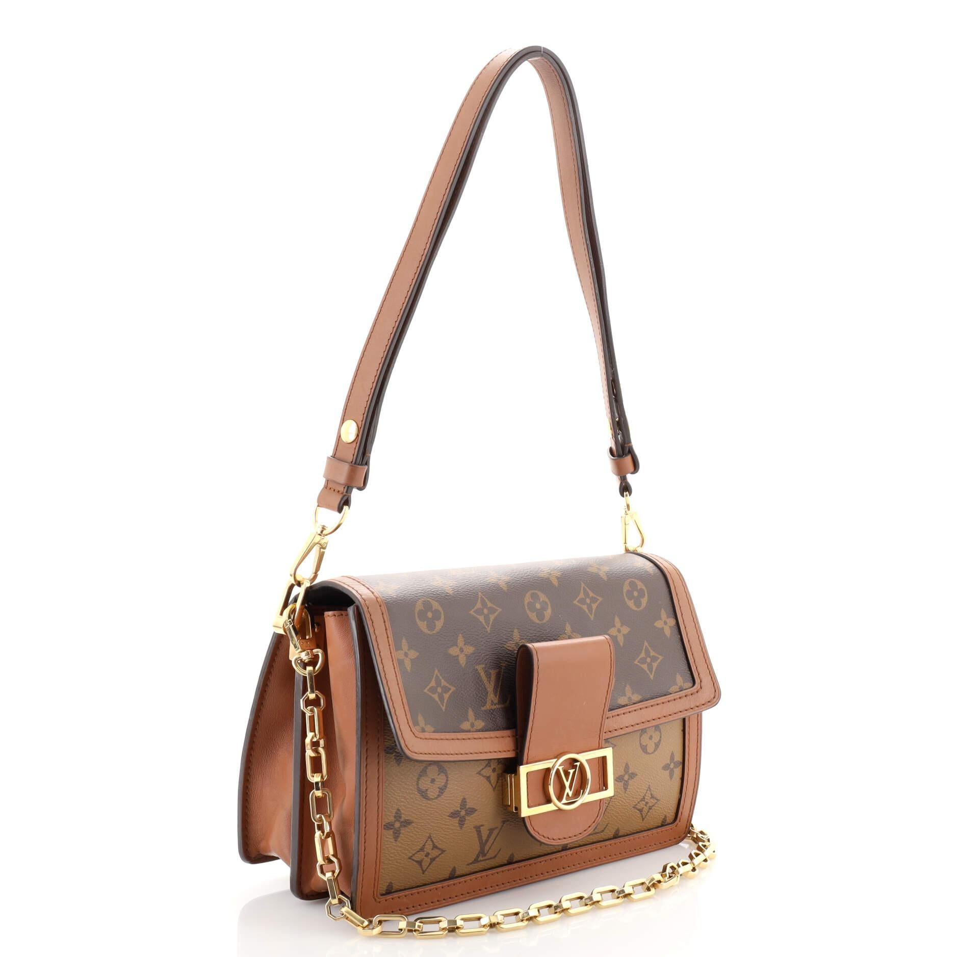 Condition: Very good. Odor in interior. Creasing on exterior, scuffs and wear on leather trims, creasing and wear on strap. Wear and moderate marks underneath flap and in interior, scratches on hardware.
Accessories: Extra Strap, With