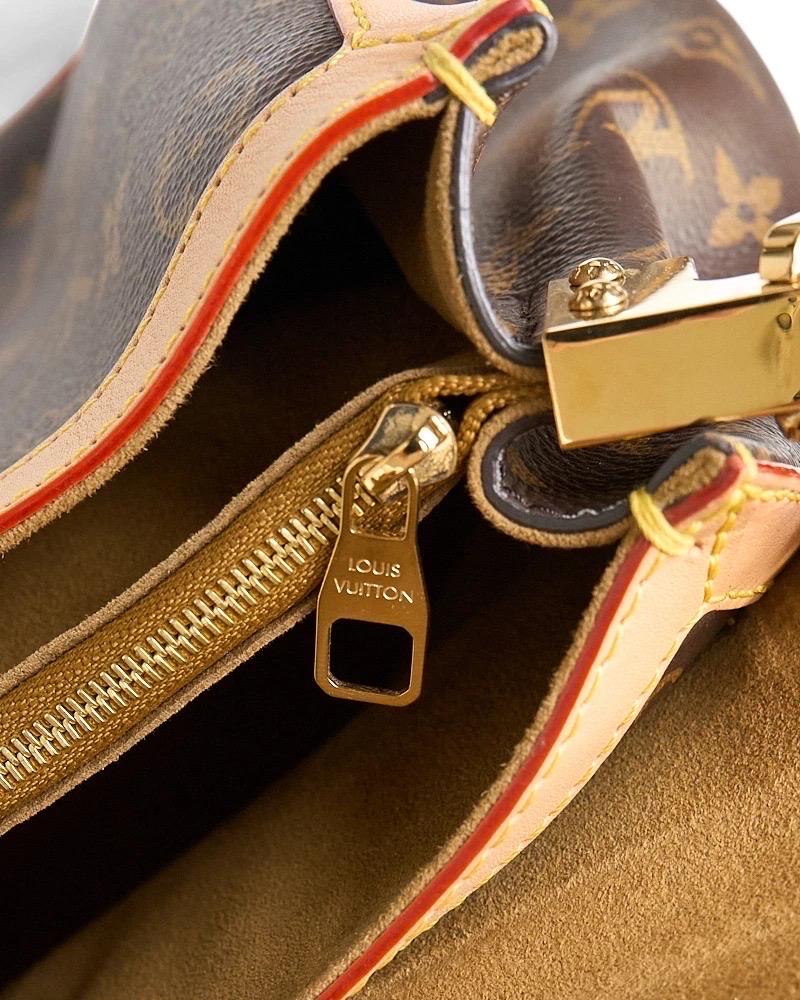 Louis Vuitton Dauphine Soft GM Monogram Borsa a spalla For Sale 13