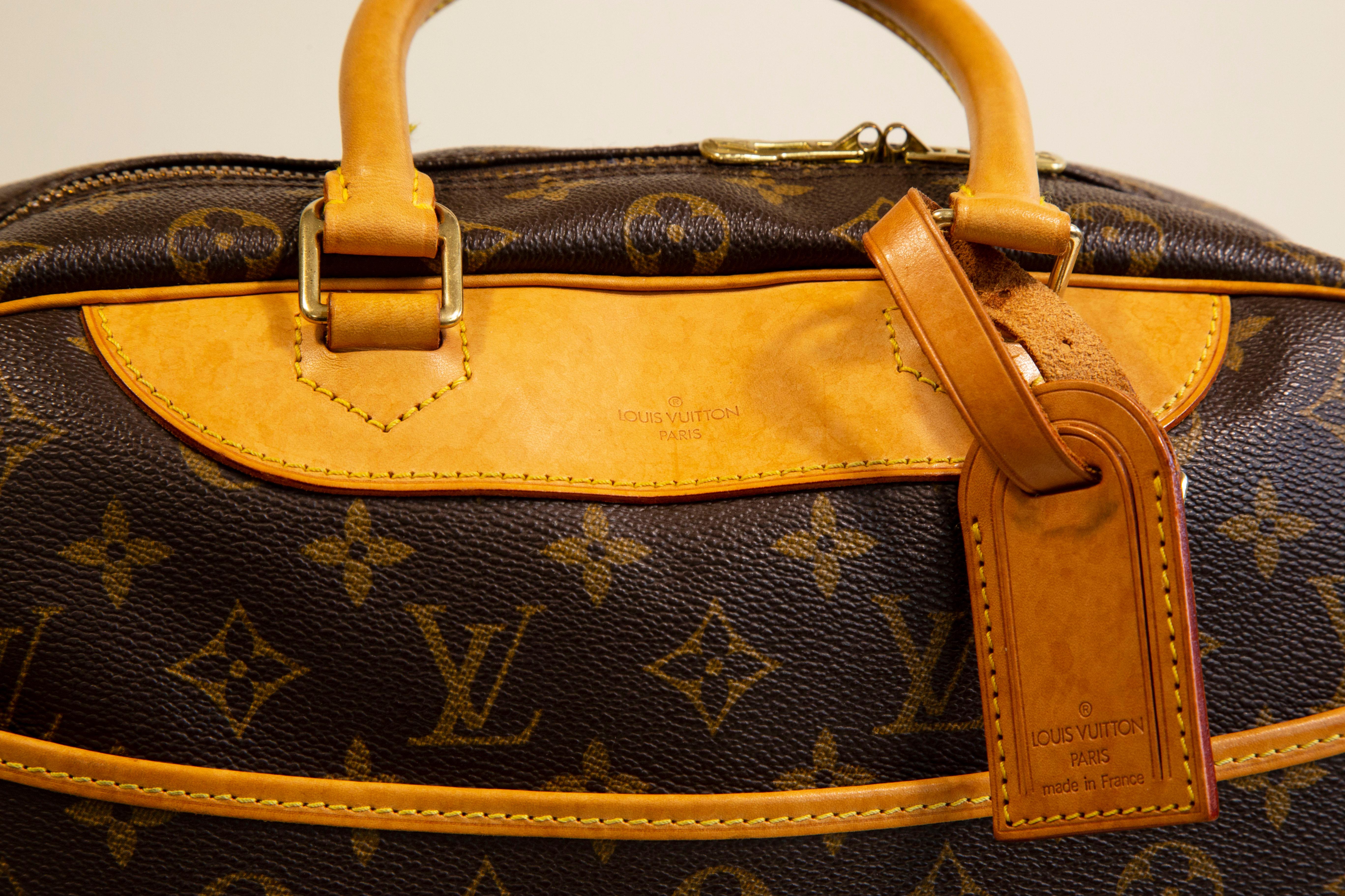 Louis Vuitton Deauville Handbag in Brown Monogram Canvas & Vachetta Leather 1997 For Sale 6