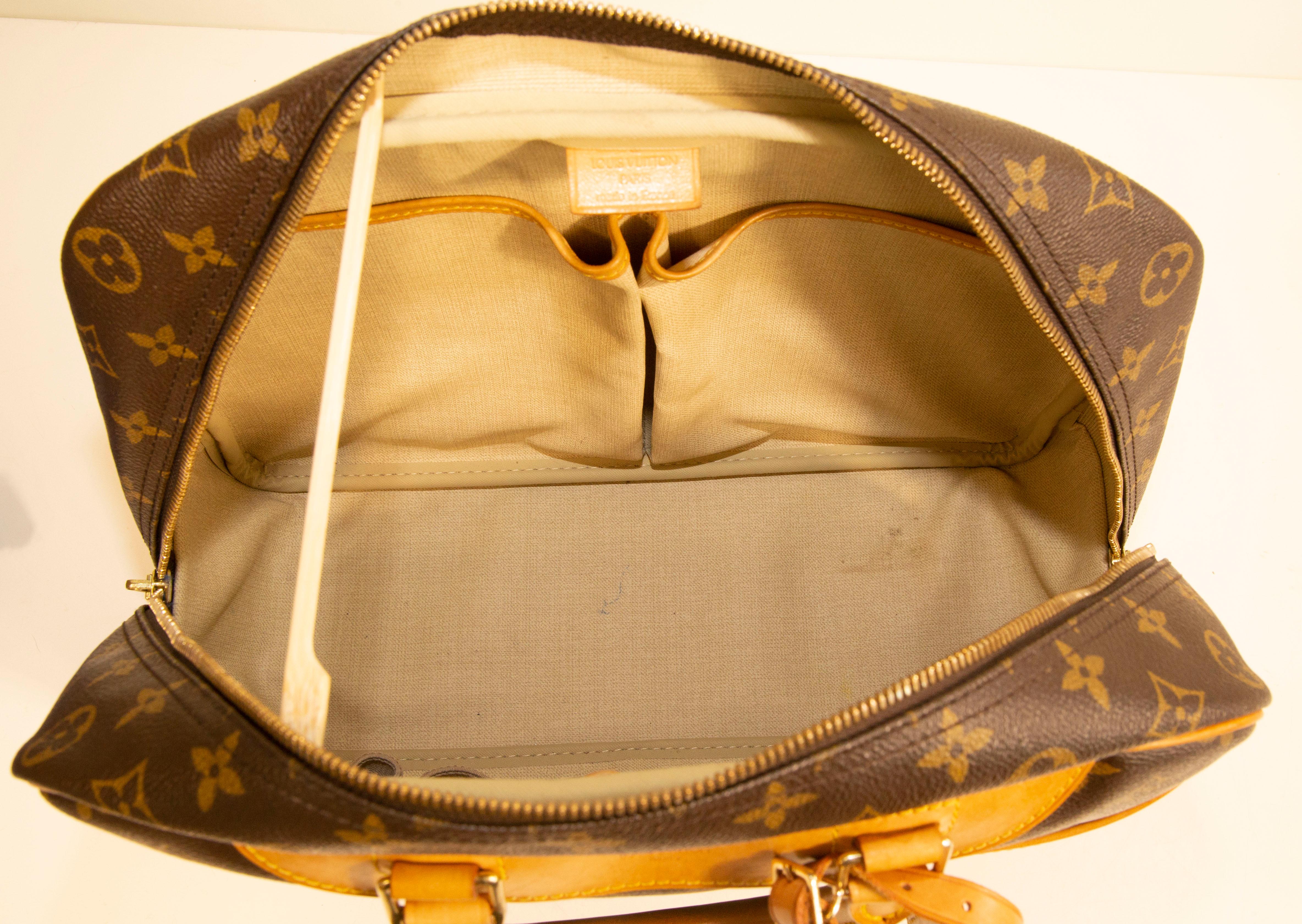 Louis Vuitton Deauville Handbag in Brown Monogram Canvas & Vachetta Leather 1997 For Sale 9