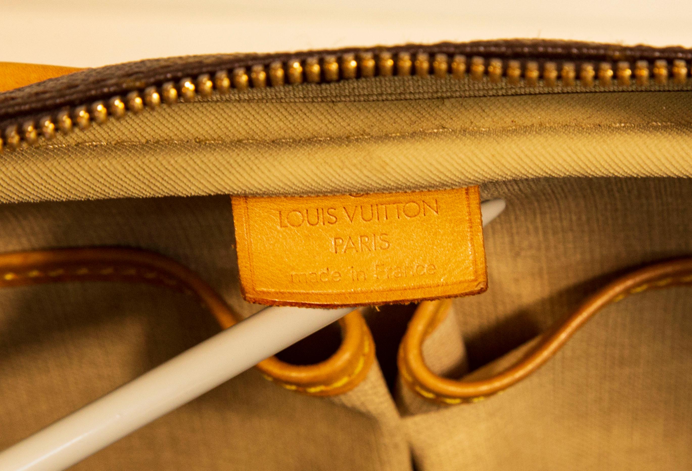 Louis Vuitton Deauville Handbag in Brown Monogram Canvas & Vachetta Leather 1997 For Sale 13