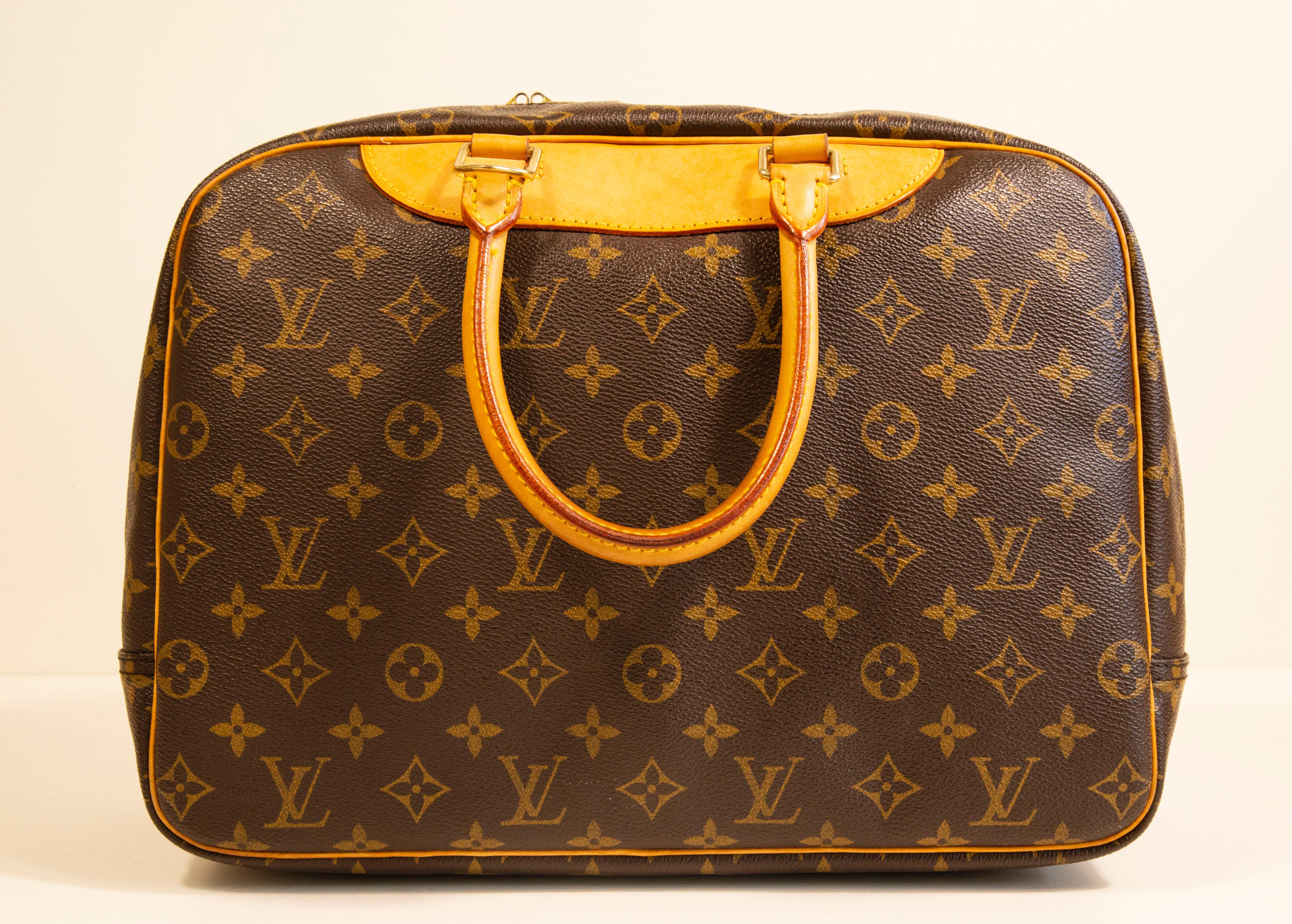 Women's or Men's Louis Vuitton Deauville Handbag in Brown Monogram Canvas & Vachetta Leather 1997 For Sale