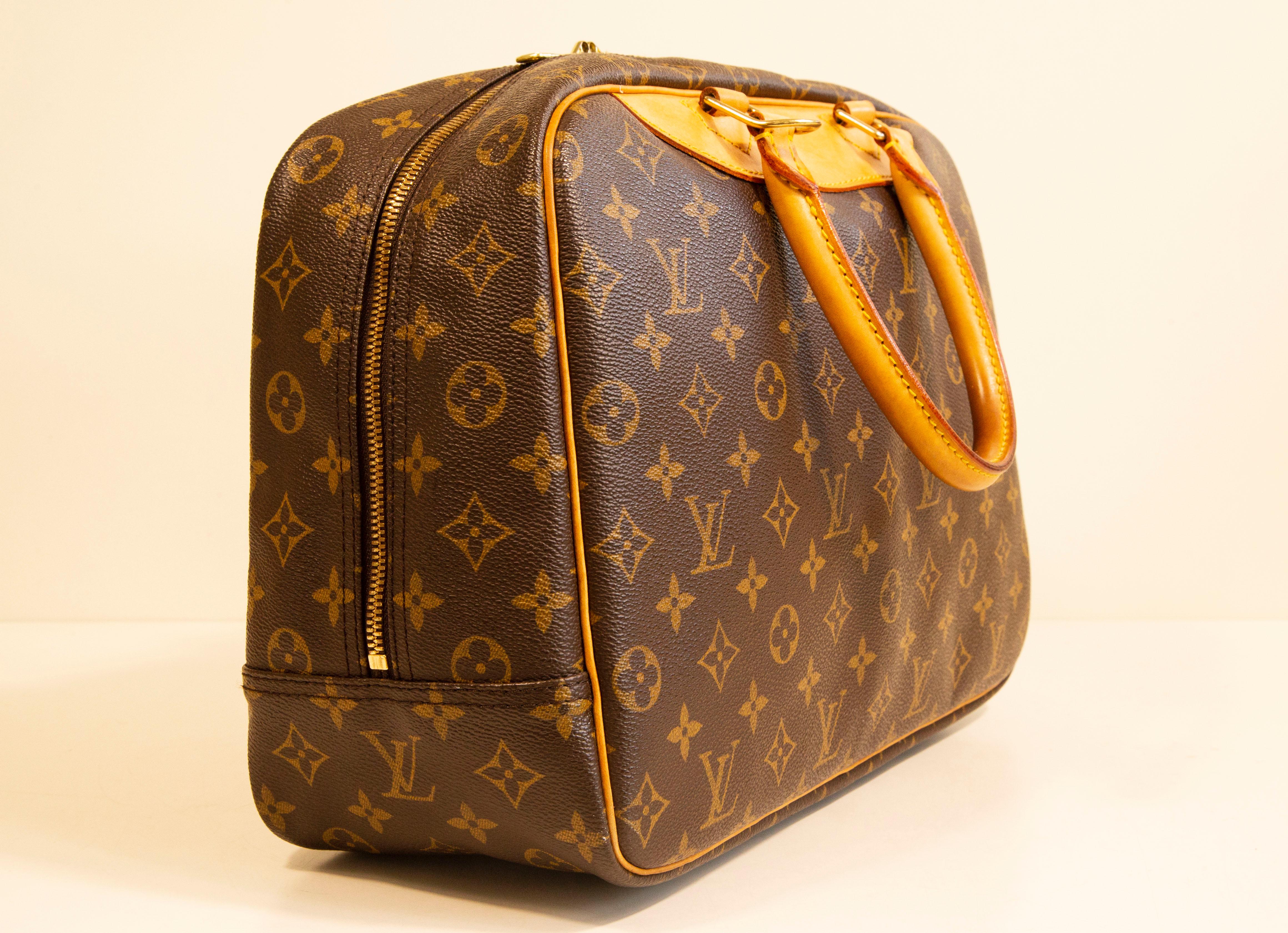 Louis Vuitton Deauville Handbag in Brown Monogram Canvas & Vachetta Leather 1997 For Sale 1