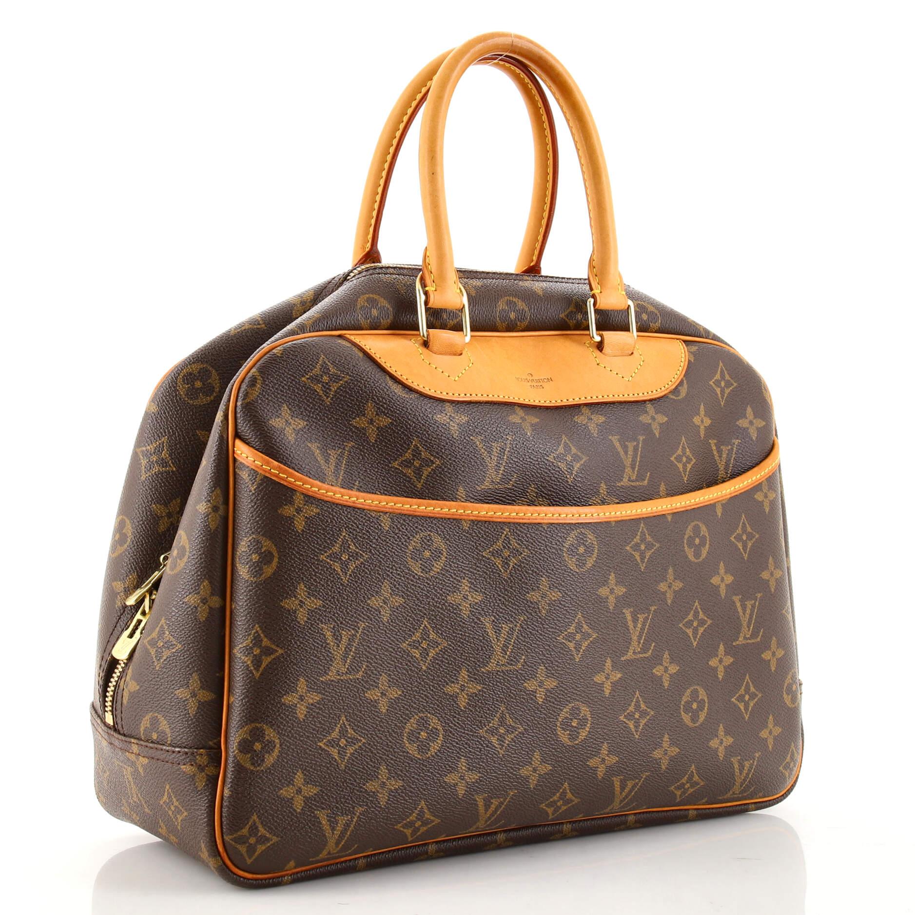 Condition: Good. Odor in interior. Creasing on exterior, moderate darkening, wear, scuffs and watermarks on leather trims and handles. Small marks and wear in interior, scratches and tarnish on hardware.
Accessories: No Accessories
Measurements: