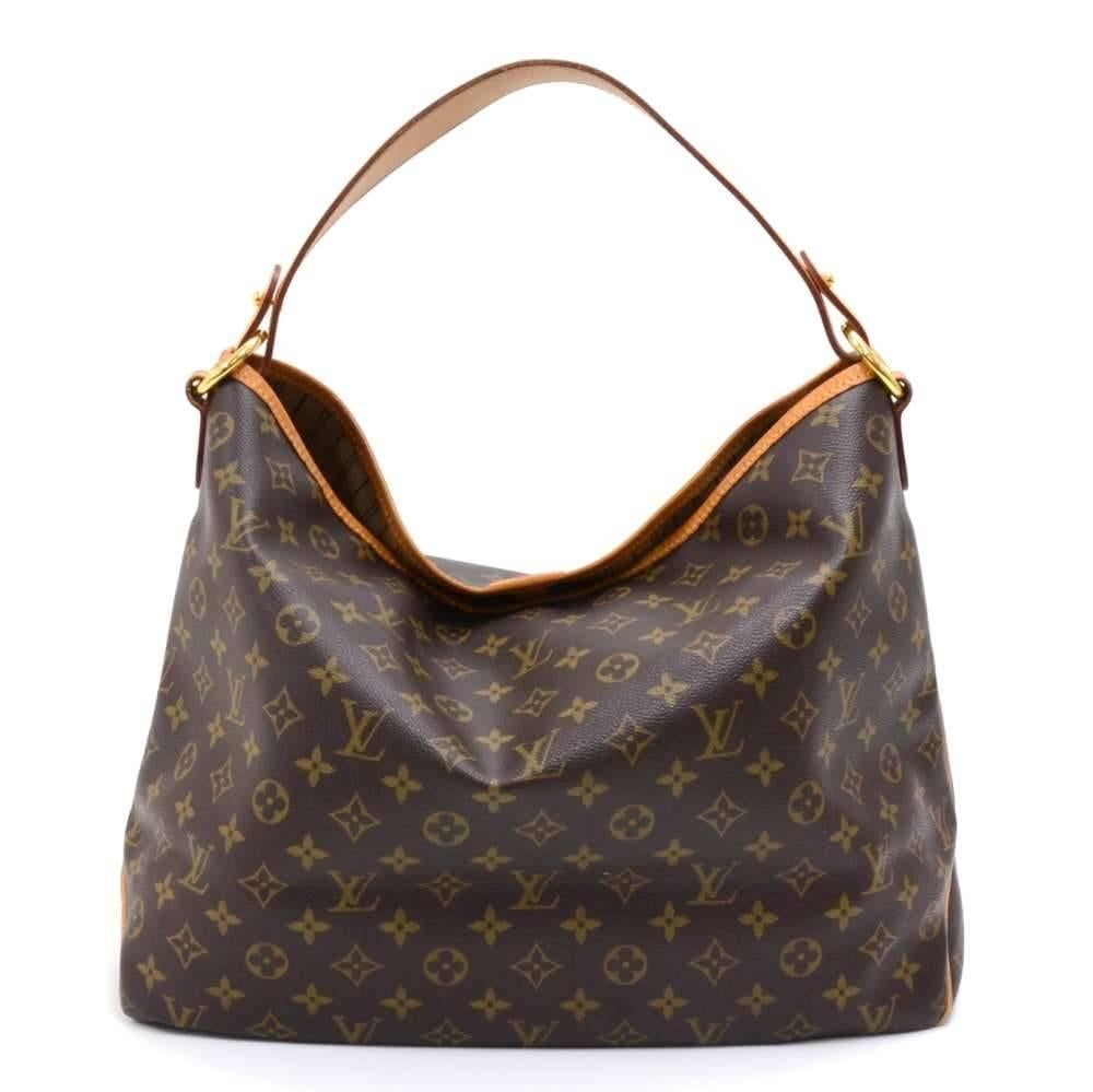Louis Vuitton Delightful MM tote bag in monogram canvas. Inside has 1 zipper pocket. Comes with D ring inside to attach small pouches or keys. Has a very spacious interior. Can be comfortably carried on the shoulder. SKU: LP078

Made in: