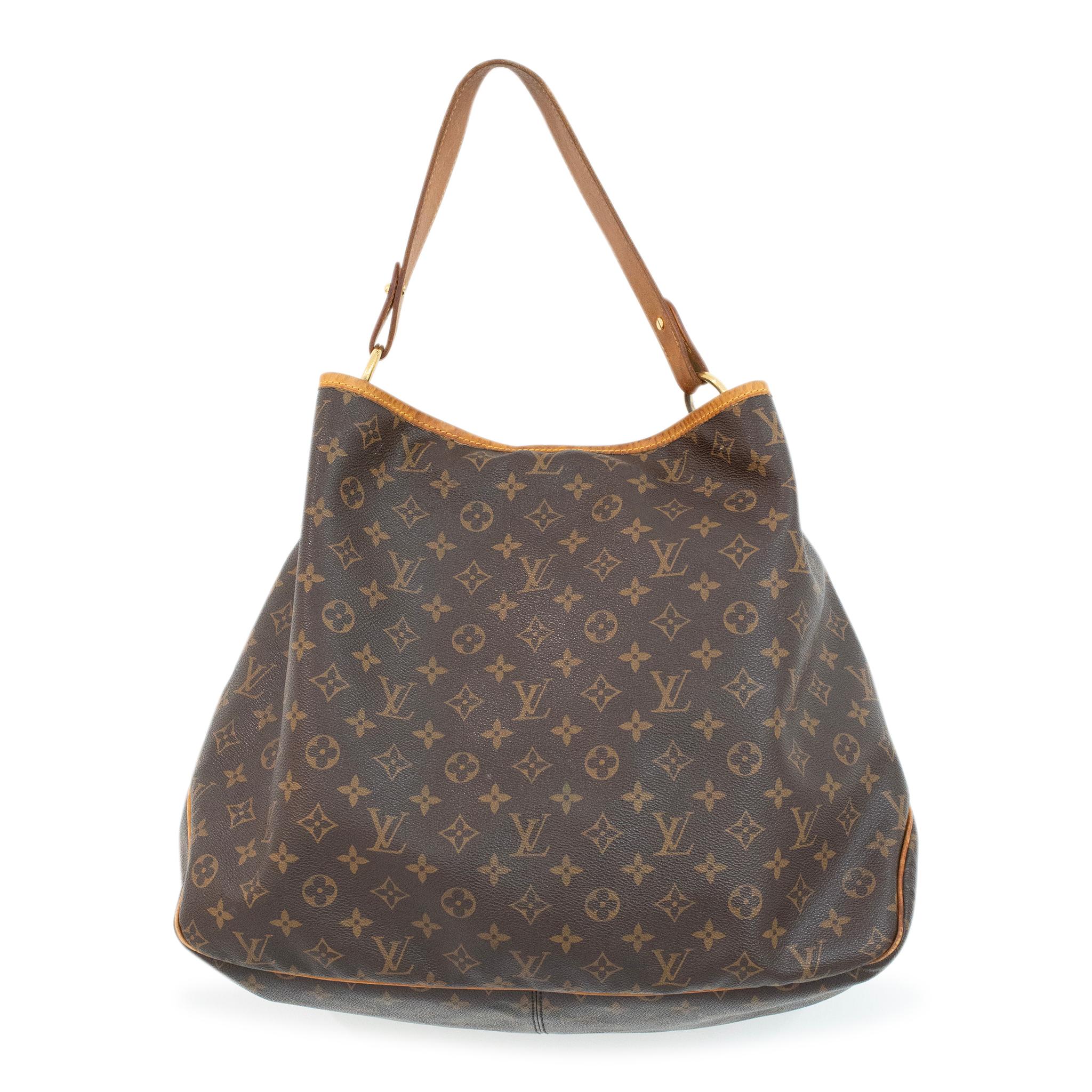 Brand: Louis Vuitton

Measurements (W x H x D): 21