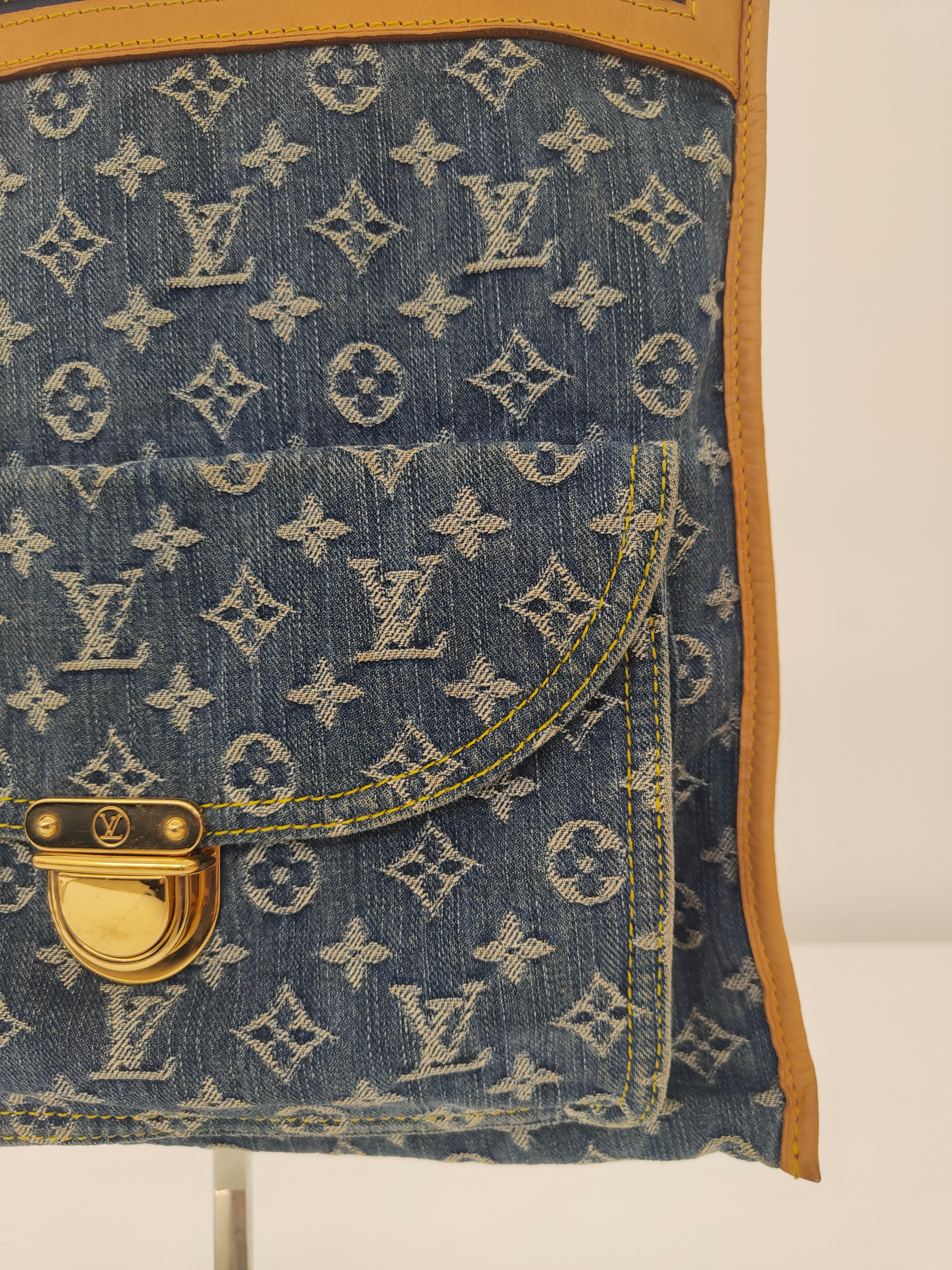 Louis Vuitton denim sac plat
33*37cm